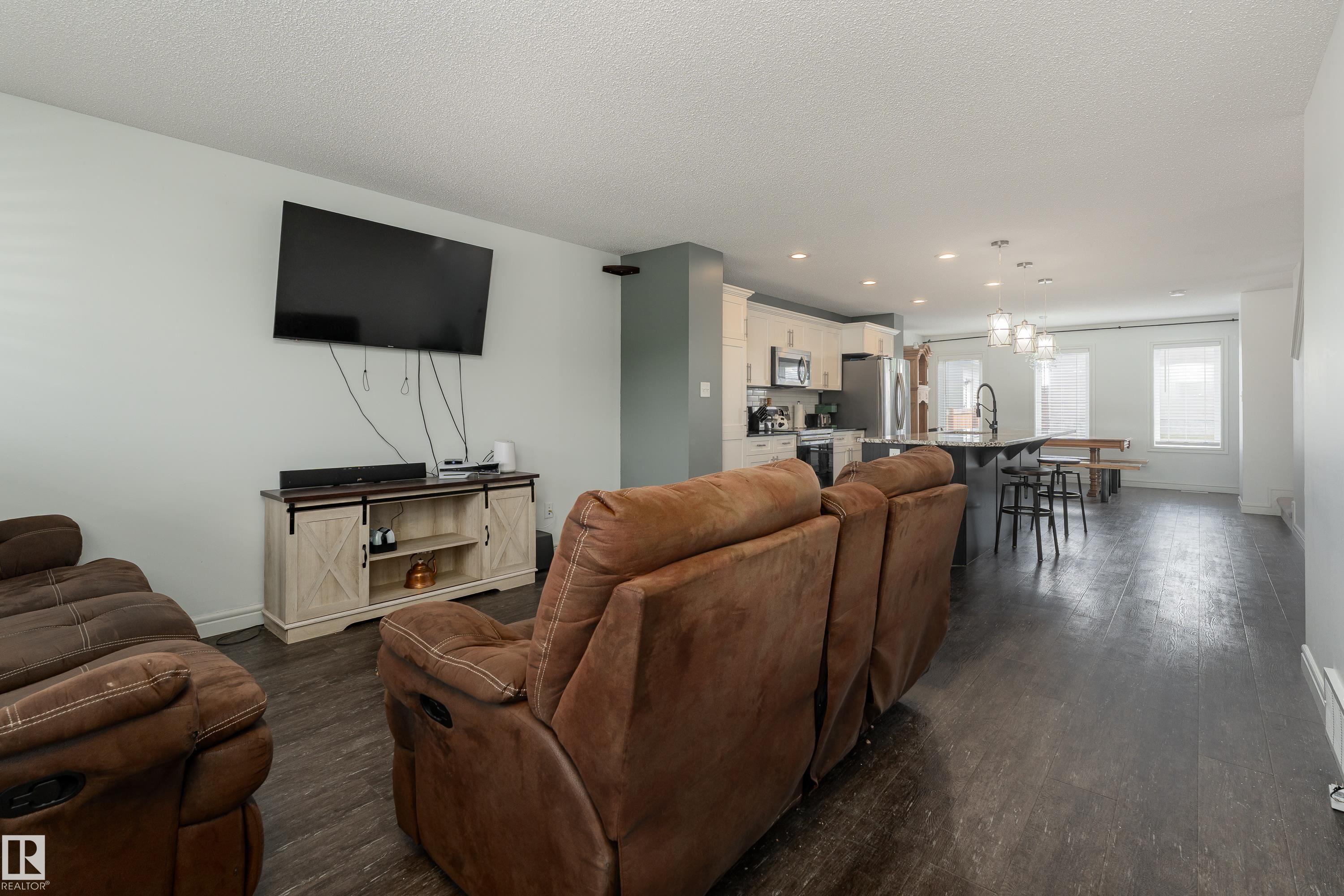 7 Tribute Common, Tonewood, Spruce Grove