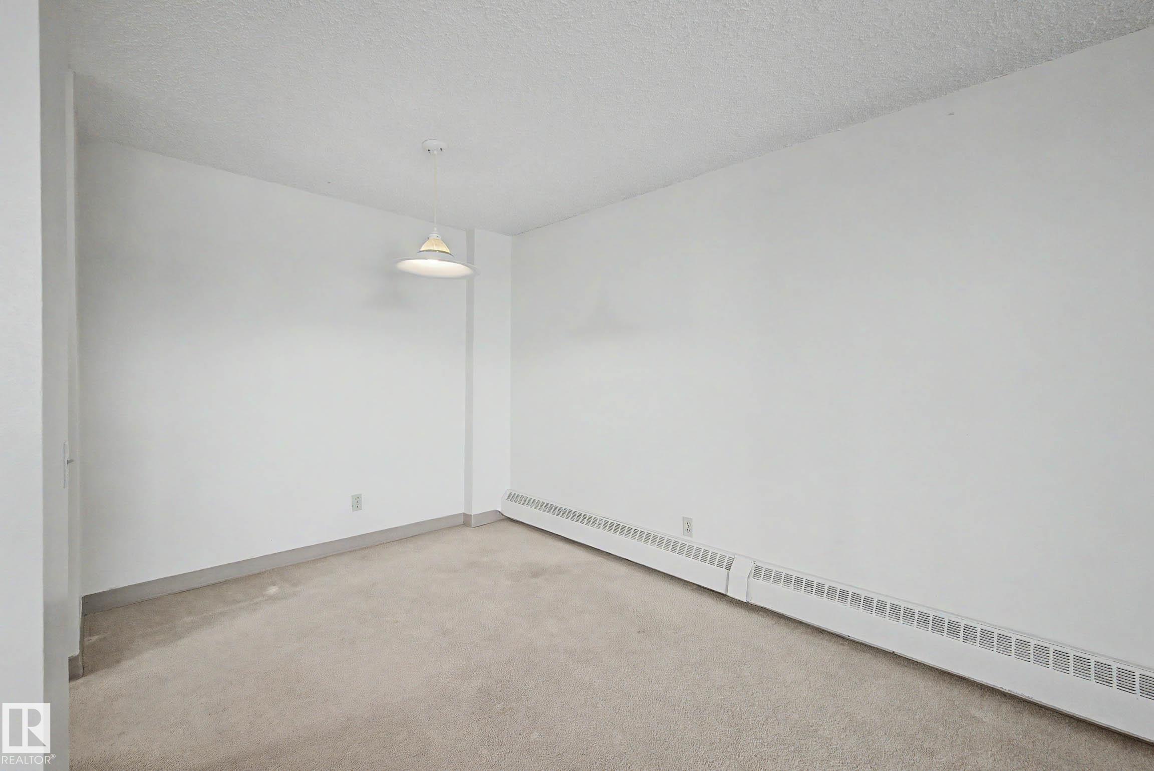 https://zimg.paragon.ice.com/ParagonImages/Property/PM/RAE/225399074/11/0/0/02fb7470b3908569e5d733d31c8d3dd8/1/fc0e61b84be393078d45cb93dc1f0d7f/225399074-aa8fa7f6-9e8f-4ef0-9e16-f79726bd205c.JPG