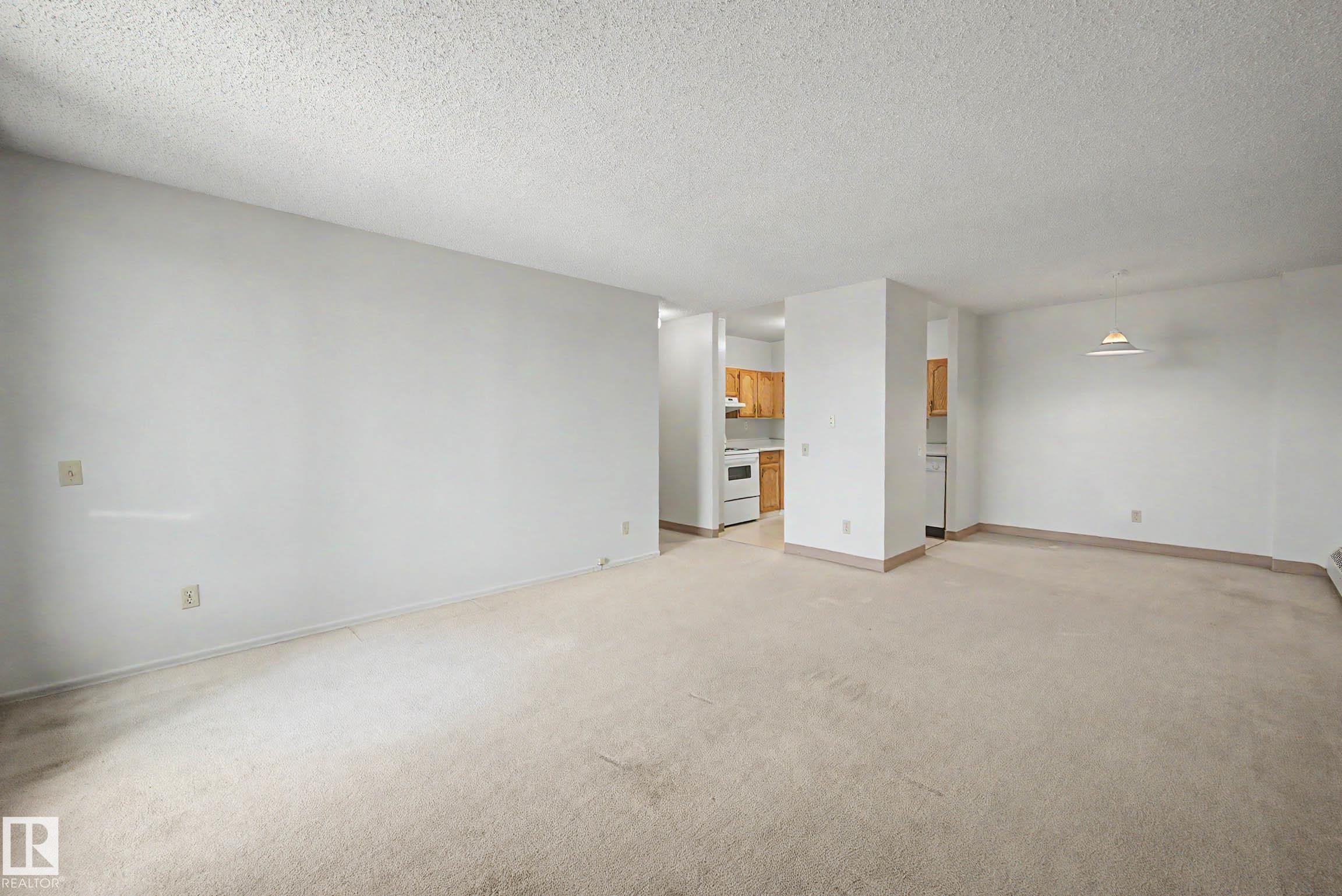 https://zimg.paragon.ice.com/ParagonImages/Property/PM/RAE/225399074/8/0/0/57a4c100b7fed99f146f1c5c78f77189/1/fc0e61b84be393078d45cb93dc1f0d7f/225399074-2c47d8af-514e-4587-a79e-02ea81a580a9.JPG