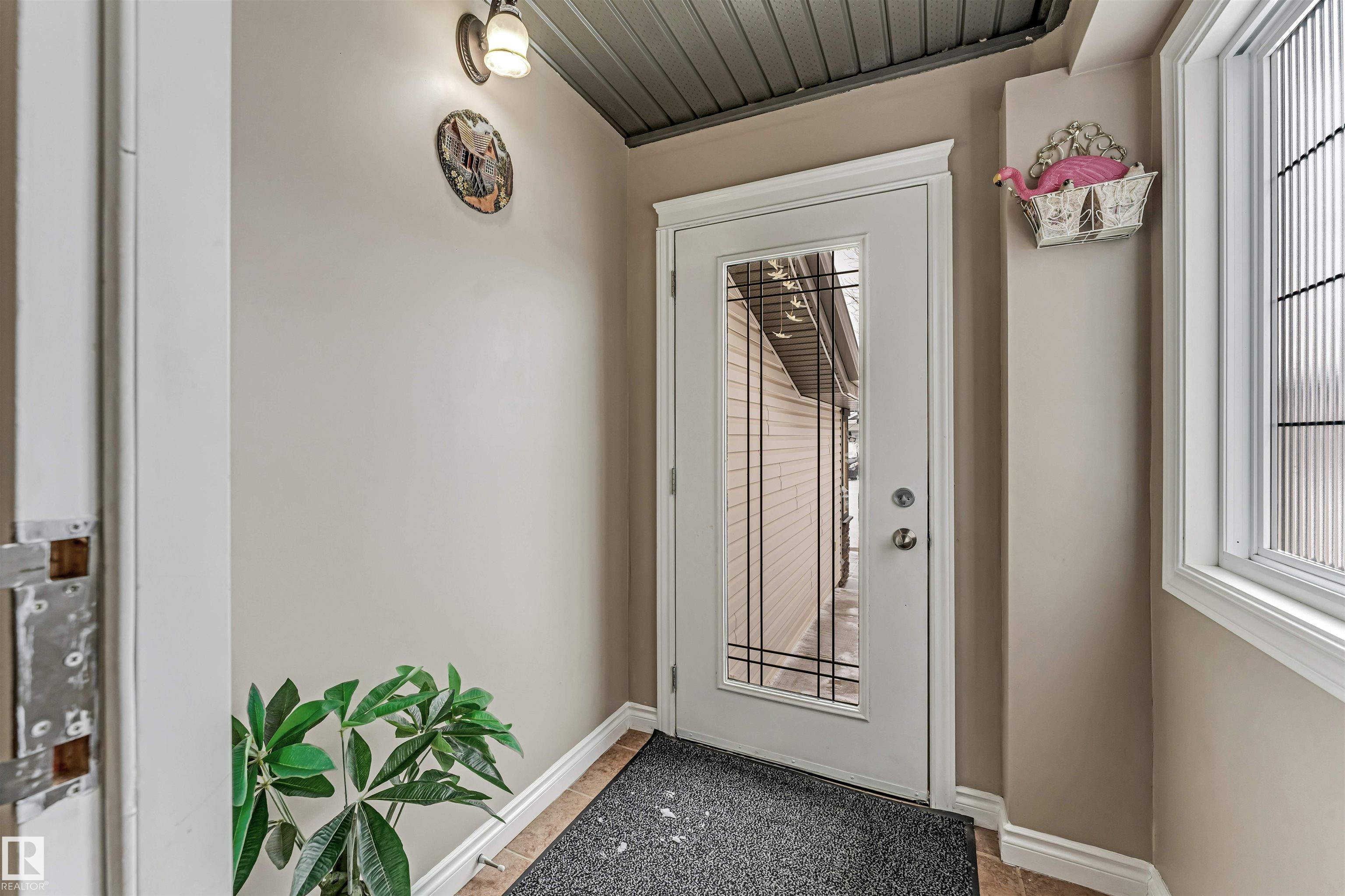 3236 26 Avenue NW, Silver Berry, Edmonton