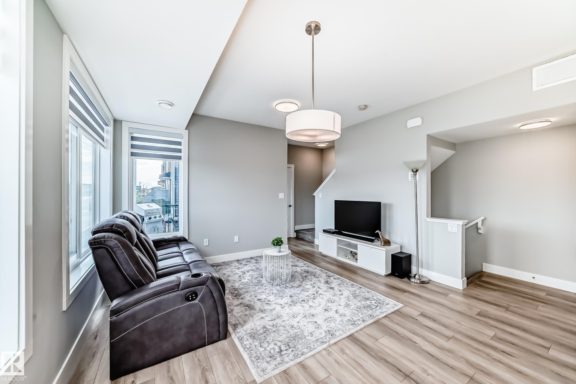 https://zimg.paragon.ice.com/ParagonImages/Property/PM/RAE/225399081/8/0/0/3b45d8f318e5db6cff97cd0e463f59ef/1/1c56fffe4e6fc340a44fceac3a474b4d/225399081-b7b809f5-4d56-4981-9608-f57b5f78936a.JPG