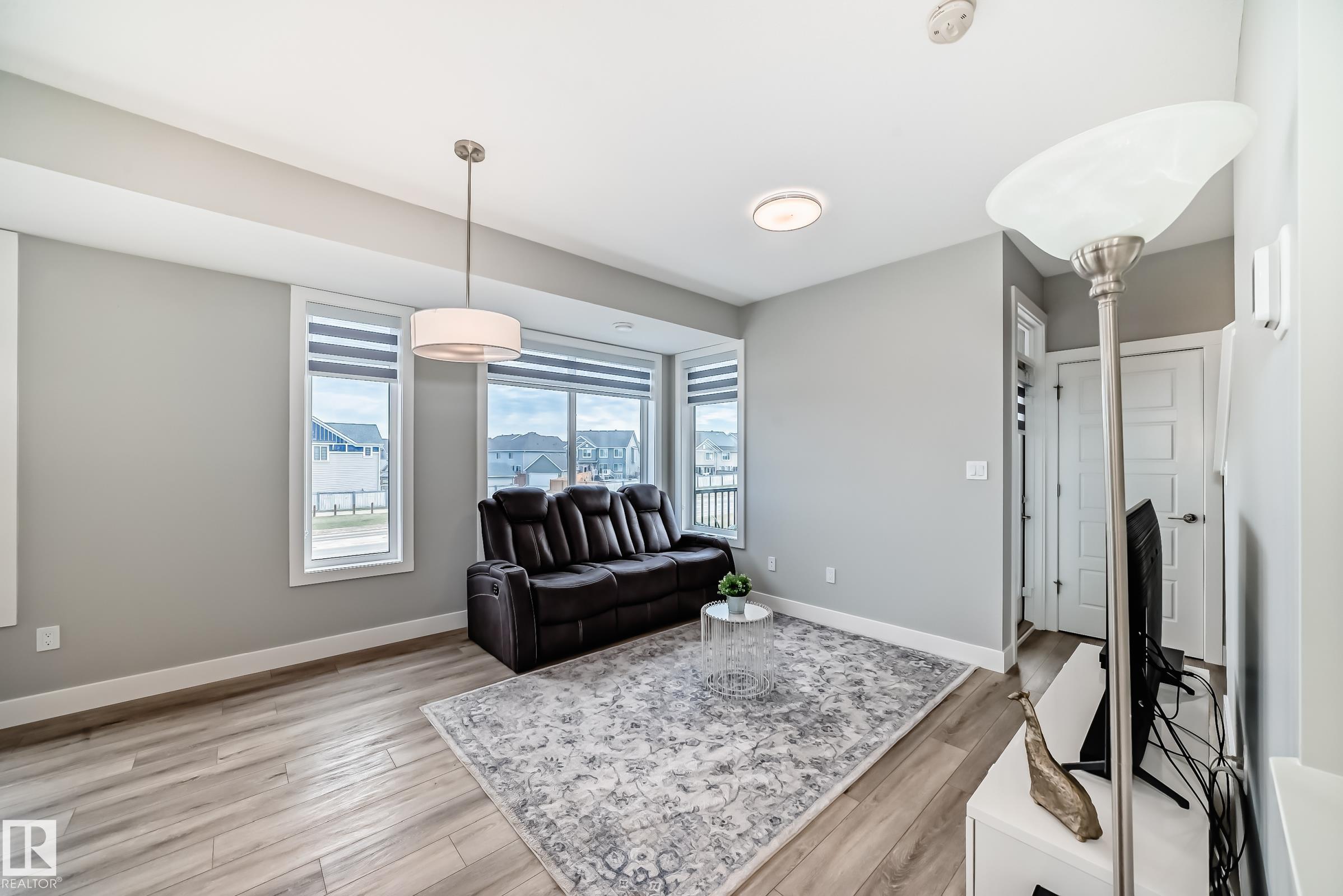 https://zimg.paragon.ice.com/ParagonImages/Property/PM/RAE/225399081/9/0/0/174109f3061d886cc045171a1004cde3/1/1c56fffe4e6fc340a44fceac3a474b4d/225399081-ff40cb40-3fb9-4f0c-b3d8-74f3fdc401e6.JPG