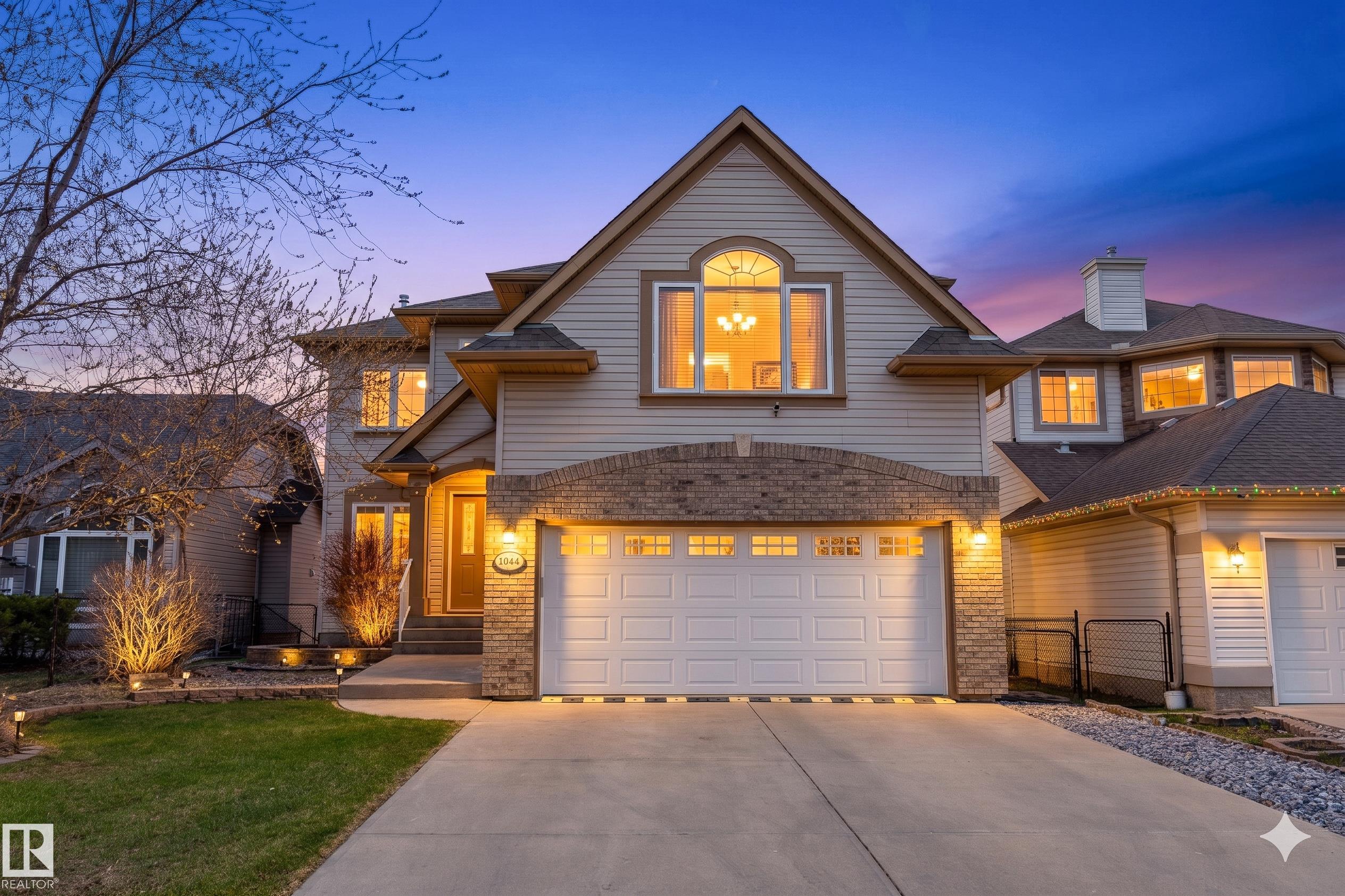 1044 BARNES Way, Edmonton, AB T6W 1E4