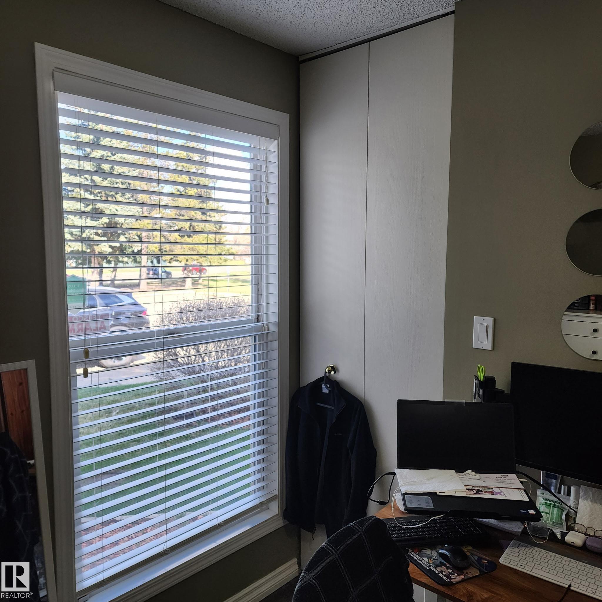 https://zimg.paragon.ice.com/ParagonImages/Property/PM/RAE/225399134/36/0/0/52f809b190ee019c4374fbe57a8db536/1/2bf4de1991f8c549e0c5132576b43399/225399134-d3b597b9-5471-440f-834a-ca14431a59c5.JPG