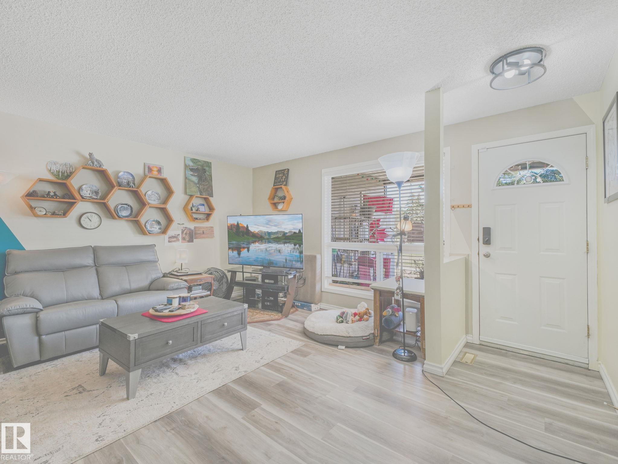https://zimg.paragon.ice.com/ParagonImages/Property/PM/RAE/225399134/9/0/0/36282ebe3440f4ba2f7d59ea17af129e/1/2bf4de1991f8c549e0c5132576b43399/225399134-7badcdd8-8d52-4d05-85e3-fce3baa12e97.JPG