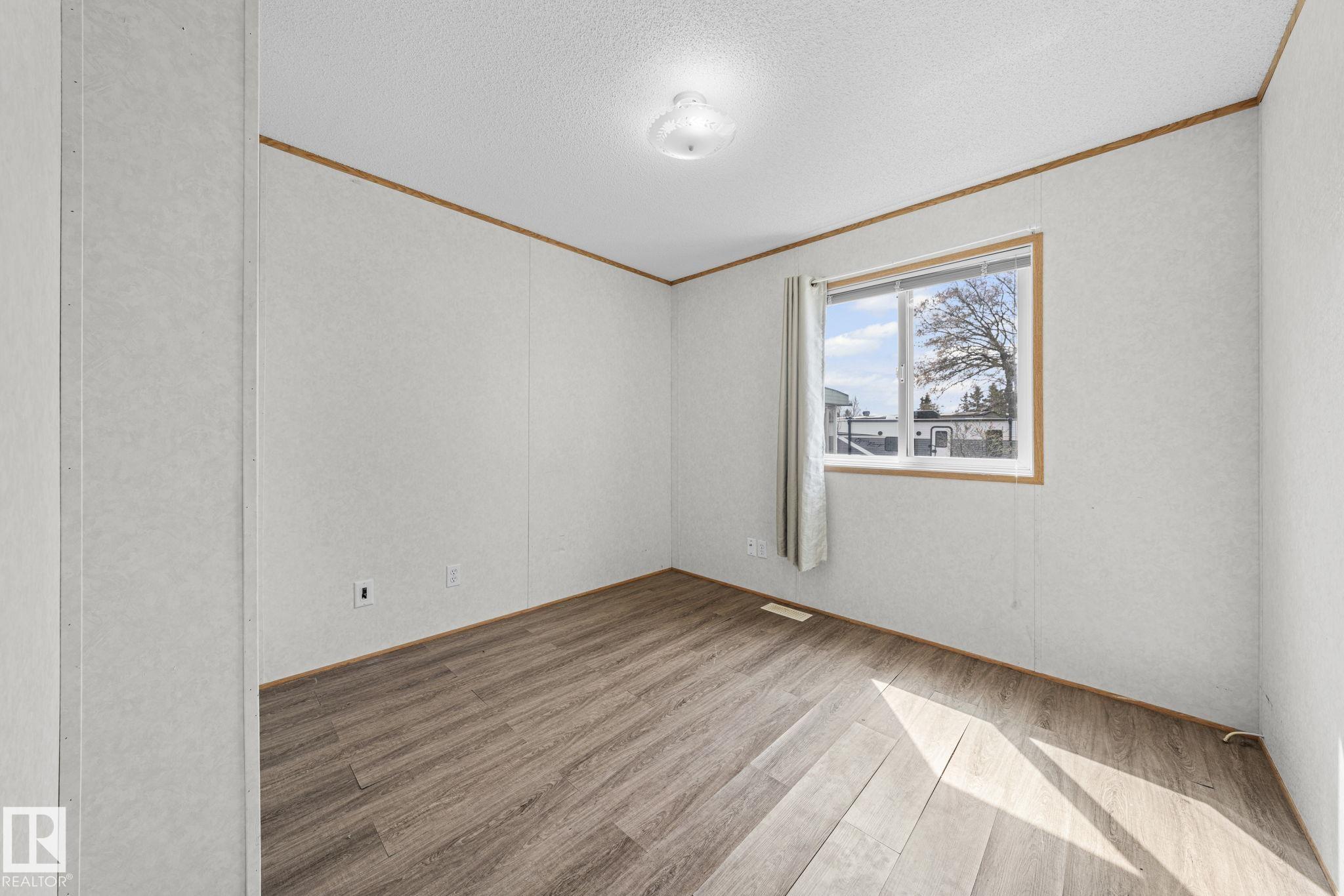 https://zimg.paragon.ice.com/ParagonImages/Property/PM/RAE/225399136/29/0/0/cfb36b7e4756649bb5eeddacacb45f65/1/dedf3844b75c708fd766da4c30136f70/225399136-b544a277-4458-4987-9e49-0a3b991d982f.JPG