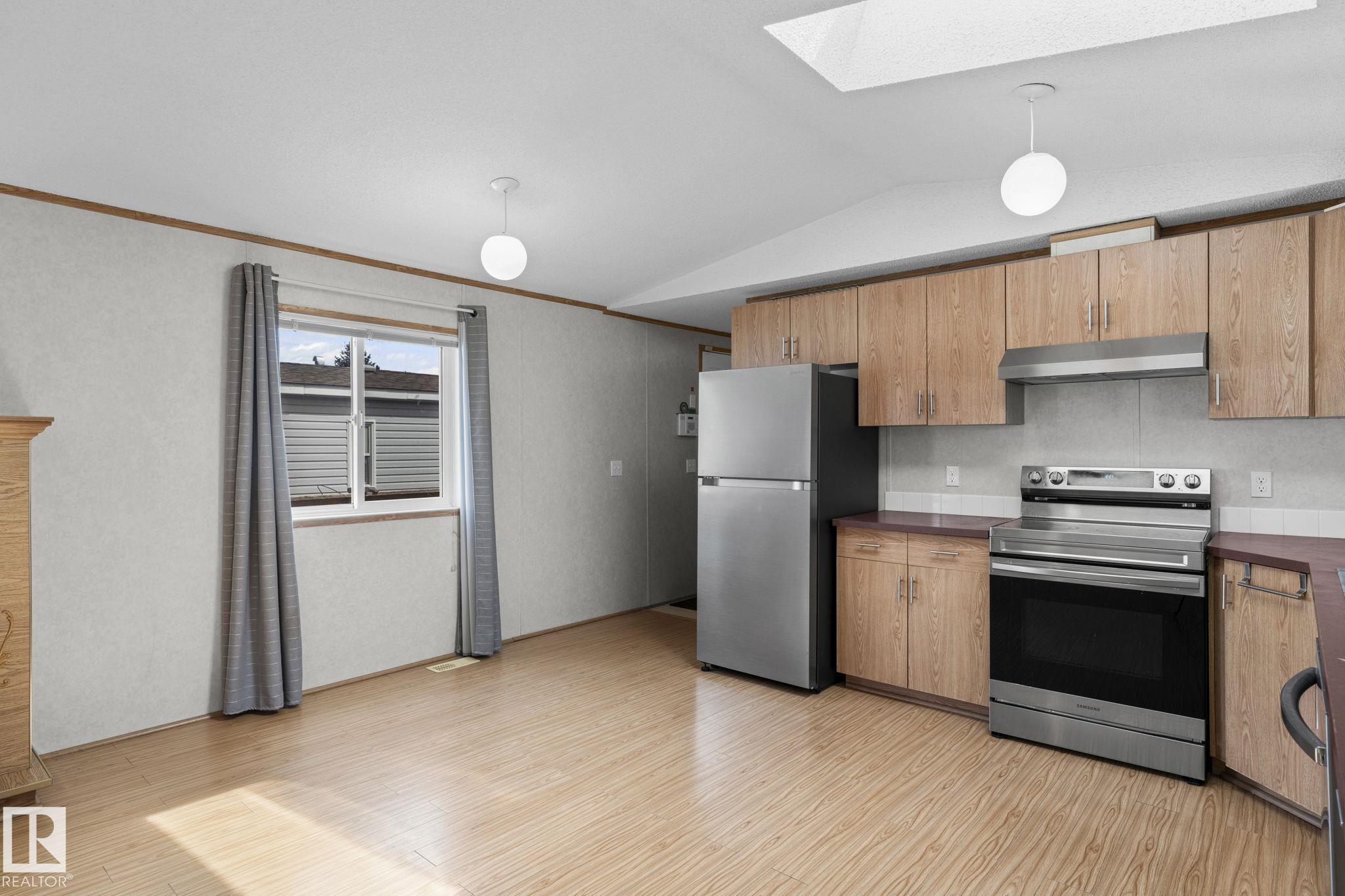 https://zimg.paragon.ice.com/ParagonImages/Property/PM/RAE/225399136/9/0/0/38f054228634212e197b48daf0f60d2b/1/dedf3844b75c708fd766da4c30136f70/225399136-0e4fef99-8236-4ee8-aab8-7a6114b247a7.JPG
