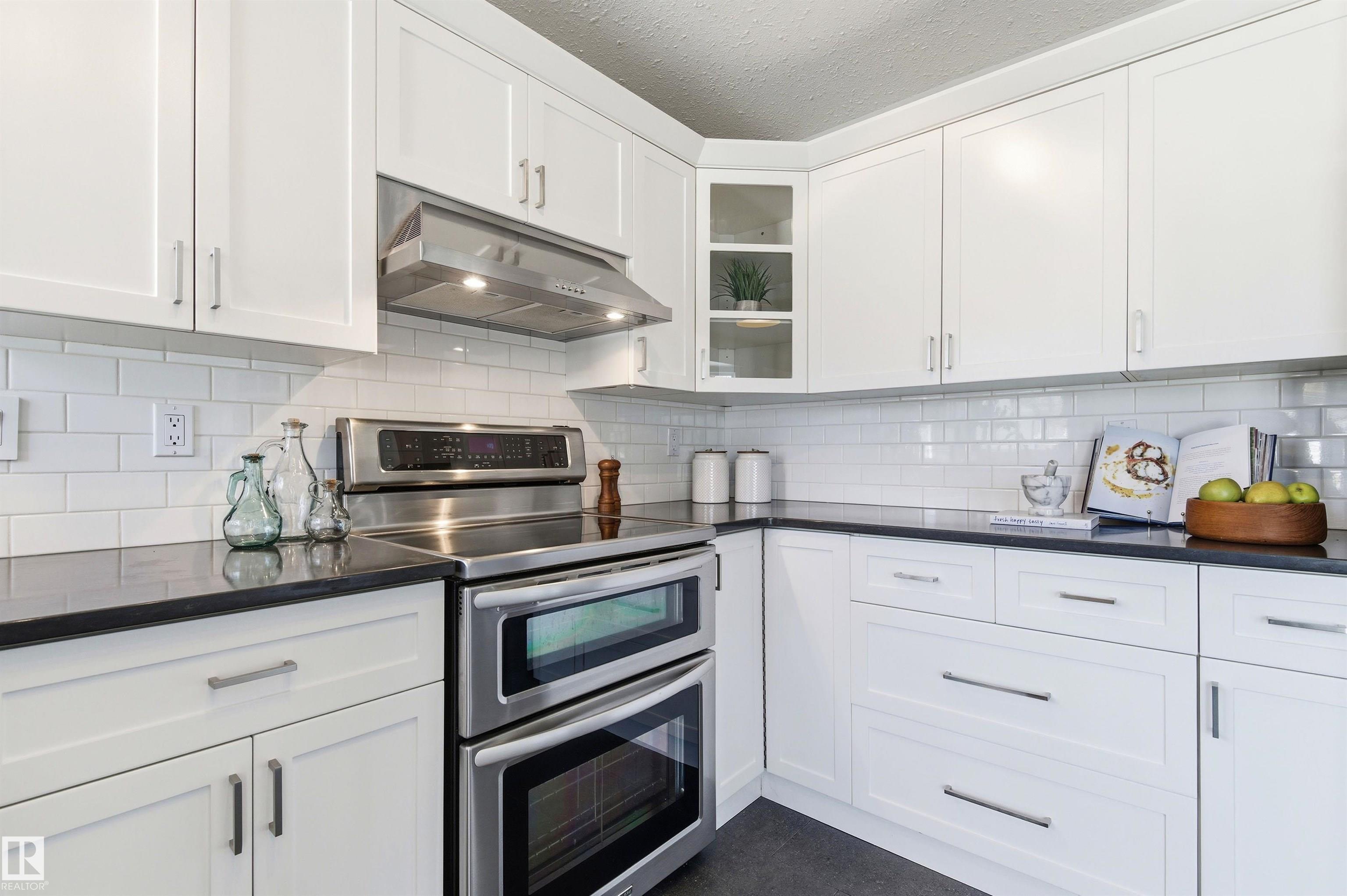Photo 22 at 8730 92a Avenue NW, Strathearn, Edmonton