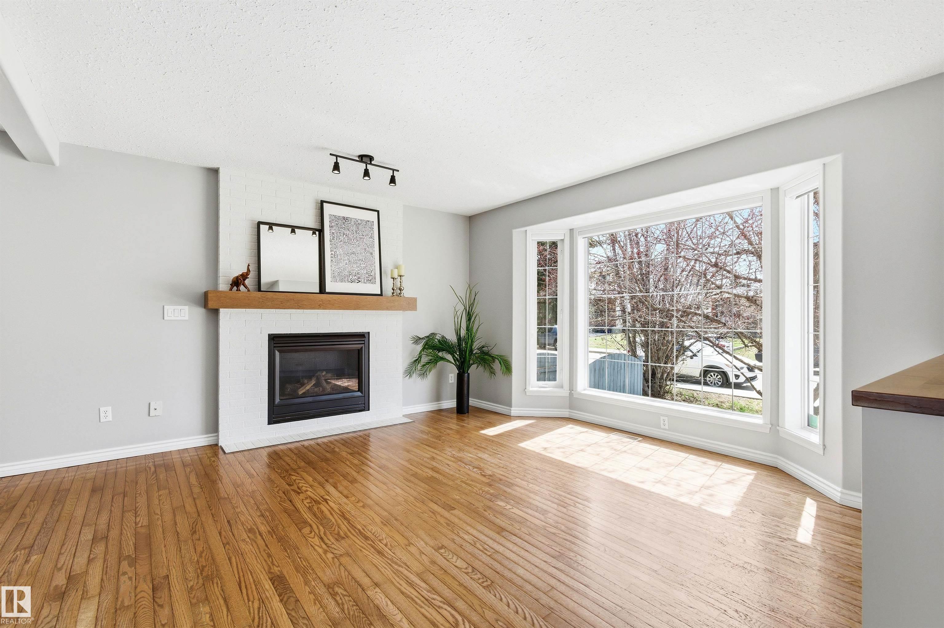 Photo 6 at 8730 92a Avenue NW, Strathearn, Edmonton
