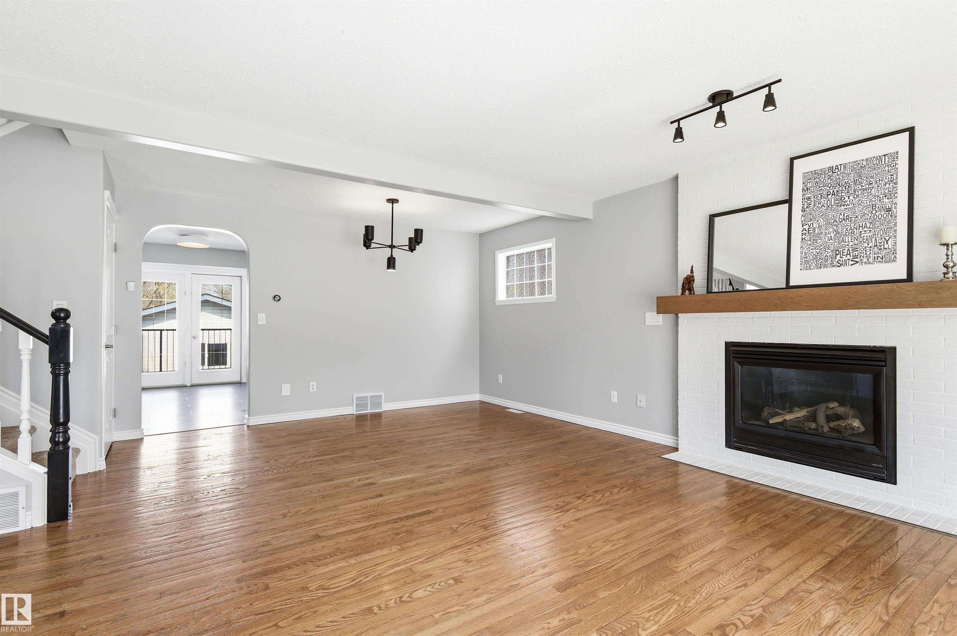 Photo 7 at 8730 92a Avenue NW, Strathearn, Edmonton