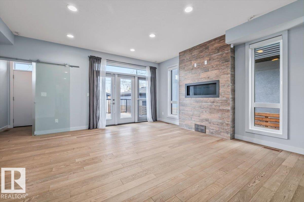 Photo 13 at 8706 88 Avenue NW, Bonnie Doon, Edmonton