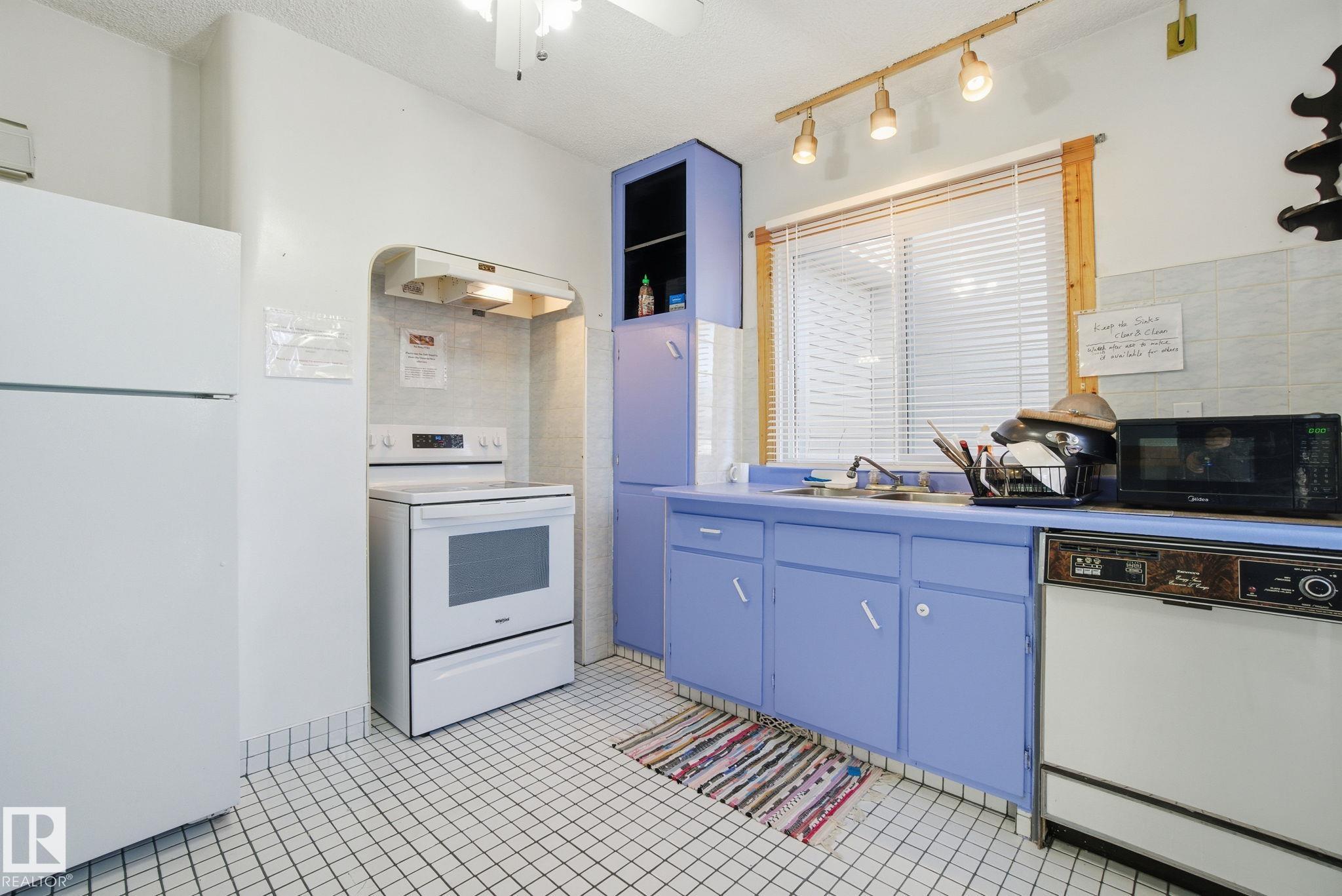 https://zimg.paragon.ice.com/ParagonImages/Property/PM/RAE/225399164/10/0/0/ea82650b73016b5b00ca52f331900074/1/801ef51f0da92f24dafcc5bb0069e022/225399164-82F45548-7B10-4AC8-9562-3EB0D154F93E.JPG