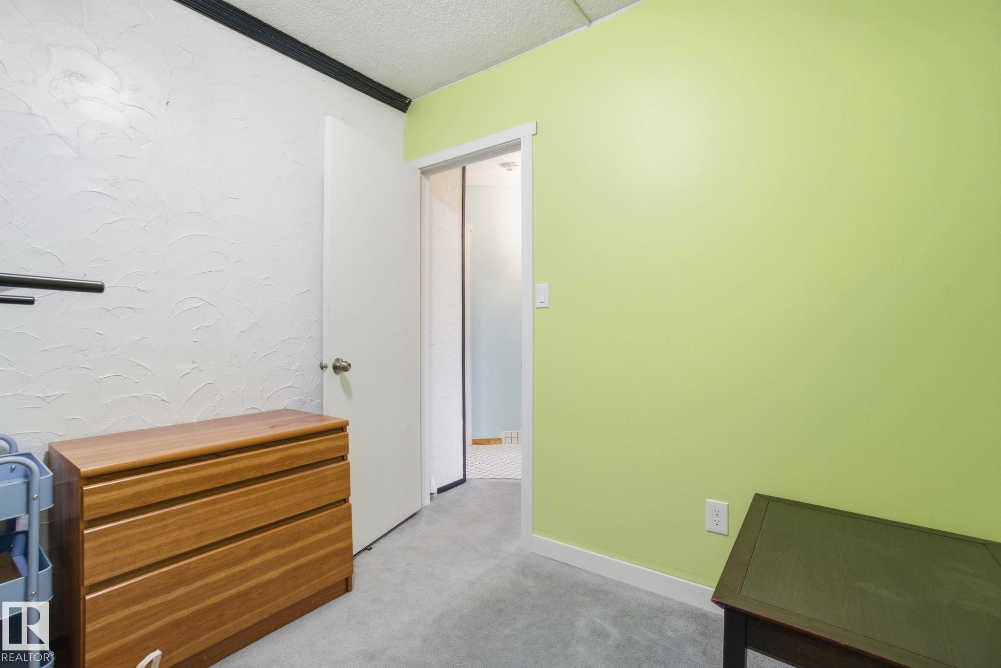 https://zimg.paragon.ice.com/ParagonImages/Property/PM/RAE/225399164/8/0/0/e18caeaa70945701bf82c4fa603394e2/1/801ef51f0da92f24dafcc5bb0069e022/225399164-550E0A37-124D-4FA8-9810-8EAA41A9C1EE.JPG