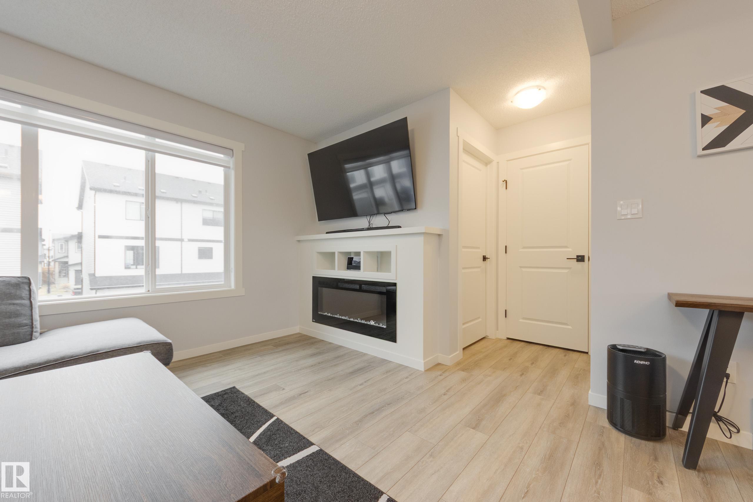 https://zimg.paragon.ice.com/ParagonImages/Property/PM/RAE/225399166/7/0/0/1ef824da9e8c3909751ac62257302542/1/82e55c836ae1daa26aec2830871acde9/225399166-a5e5a2b1-b790-4a6b-9e86-56499710a95e.JPG