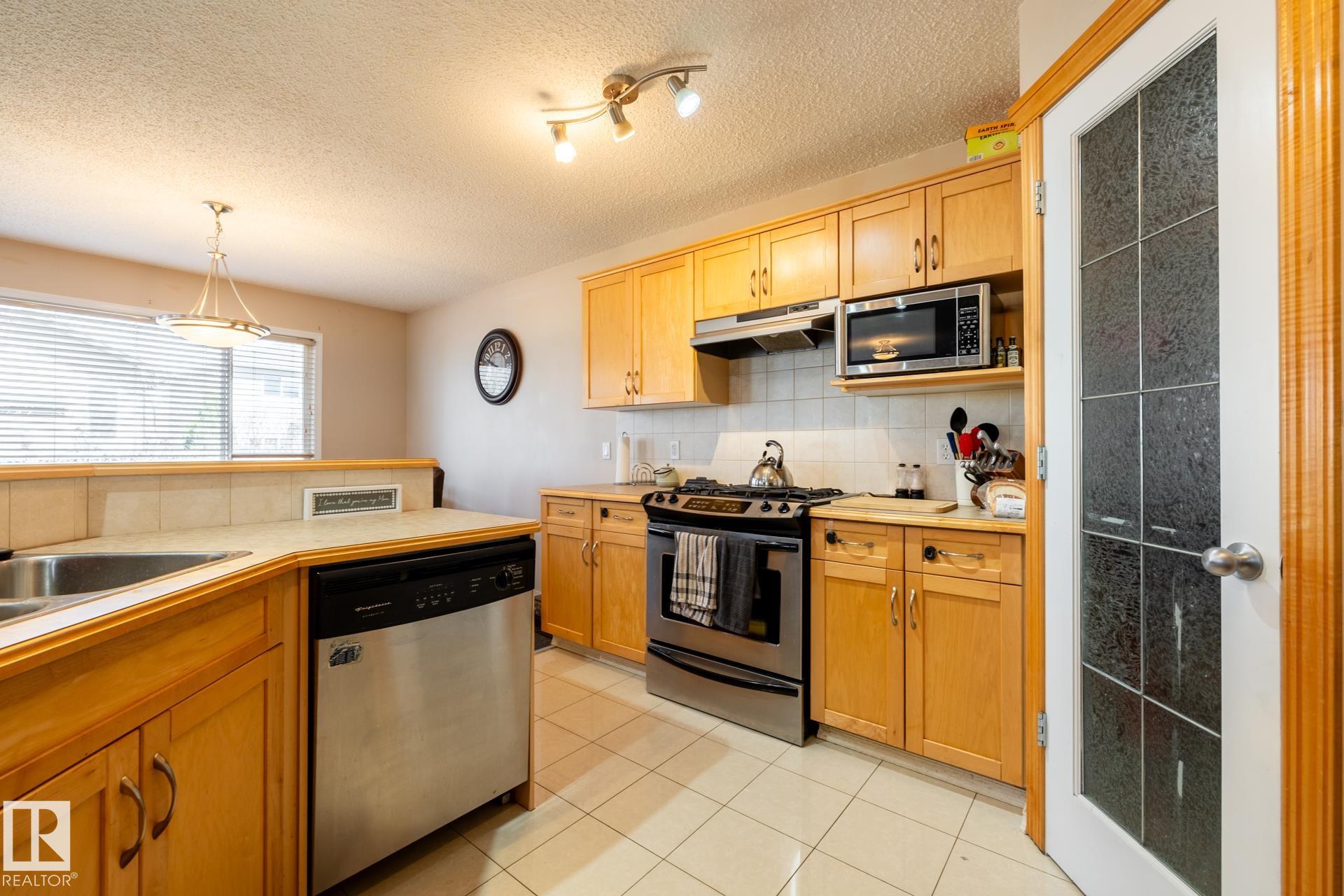 Photo 16 at 55 Lamplight Cove, Legacy Park, Spruce Grove