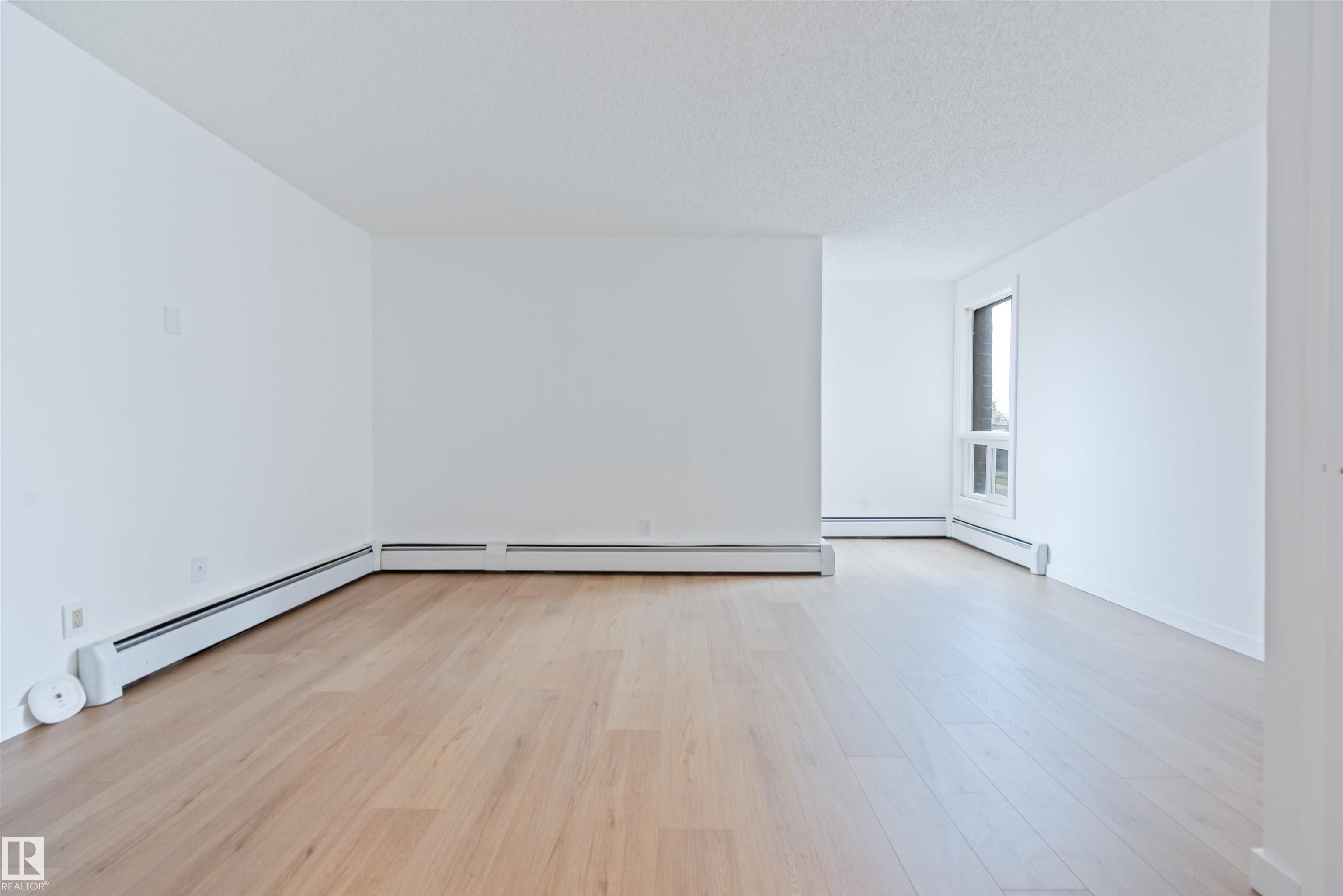 Photo 13 at 1 - 10032 113 Street NW, Wîhkwêntôwin, Edmonton