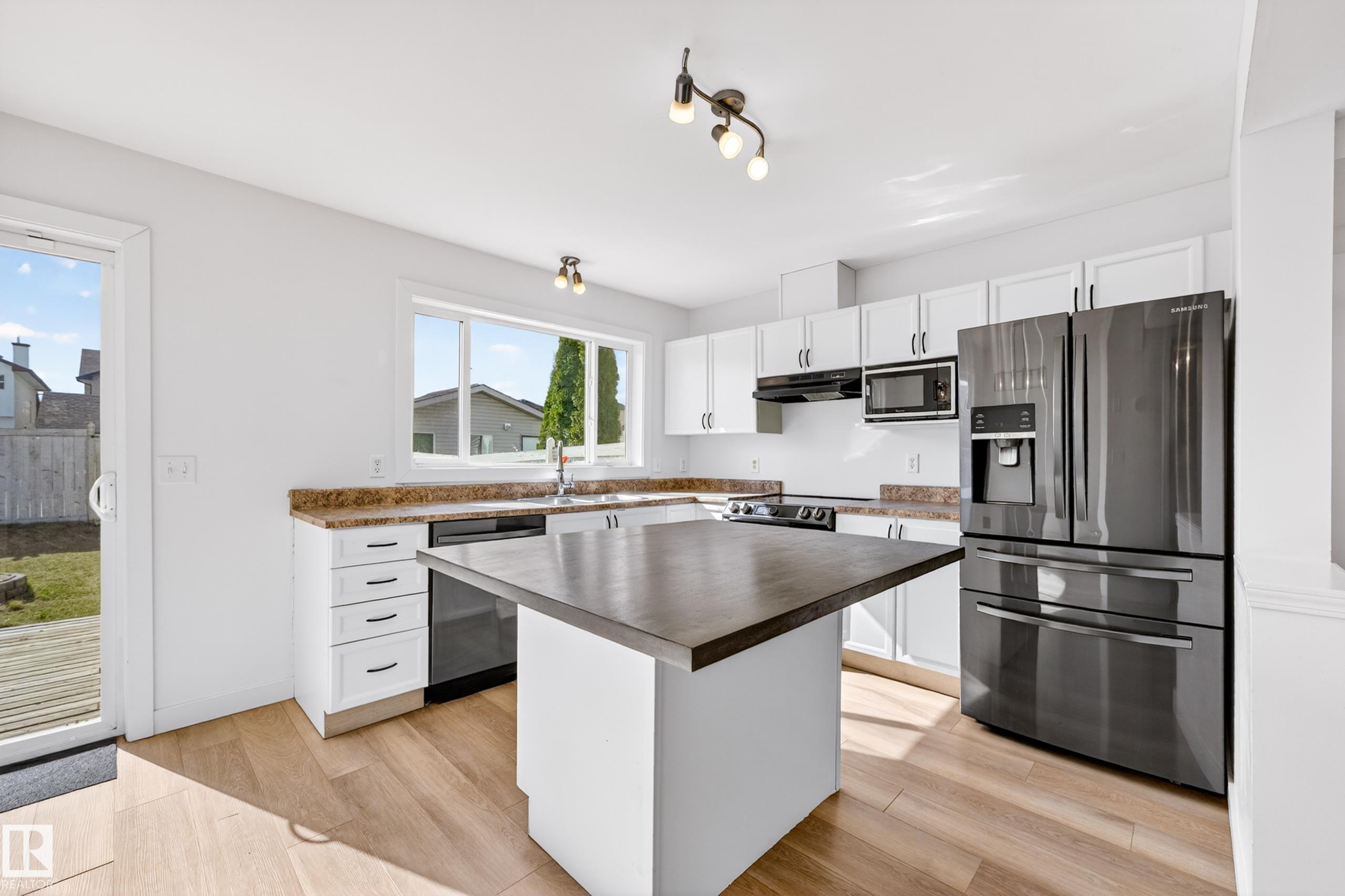 Photo 11 at 5915 South Terwillegar Boulevard NW, South Terwillegar, Edmonton