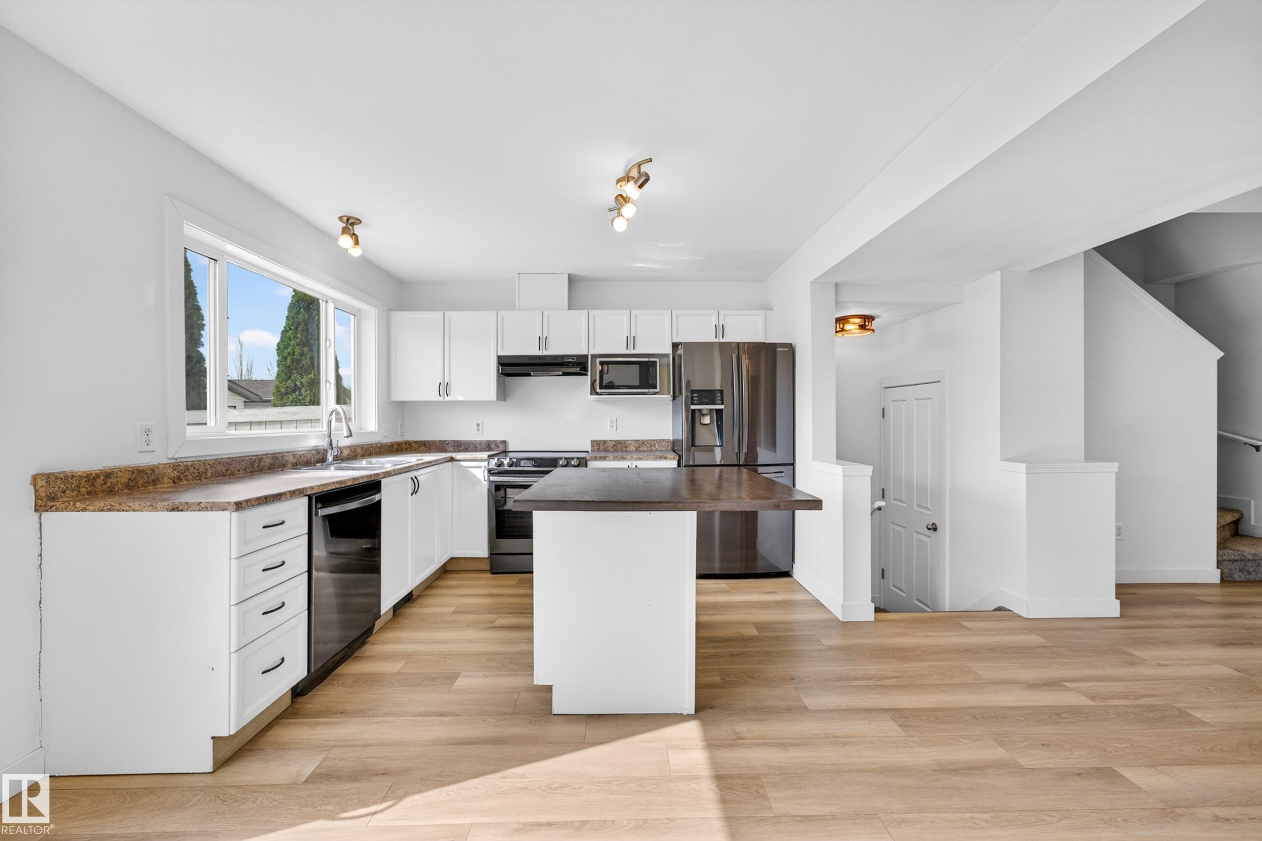 Photo 12 at 5915 South Terwillegar Boulevard NW, South Terwillegar, Edmonton