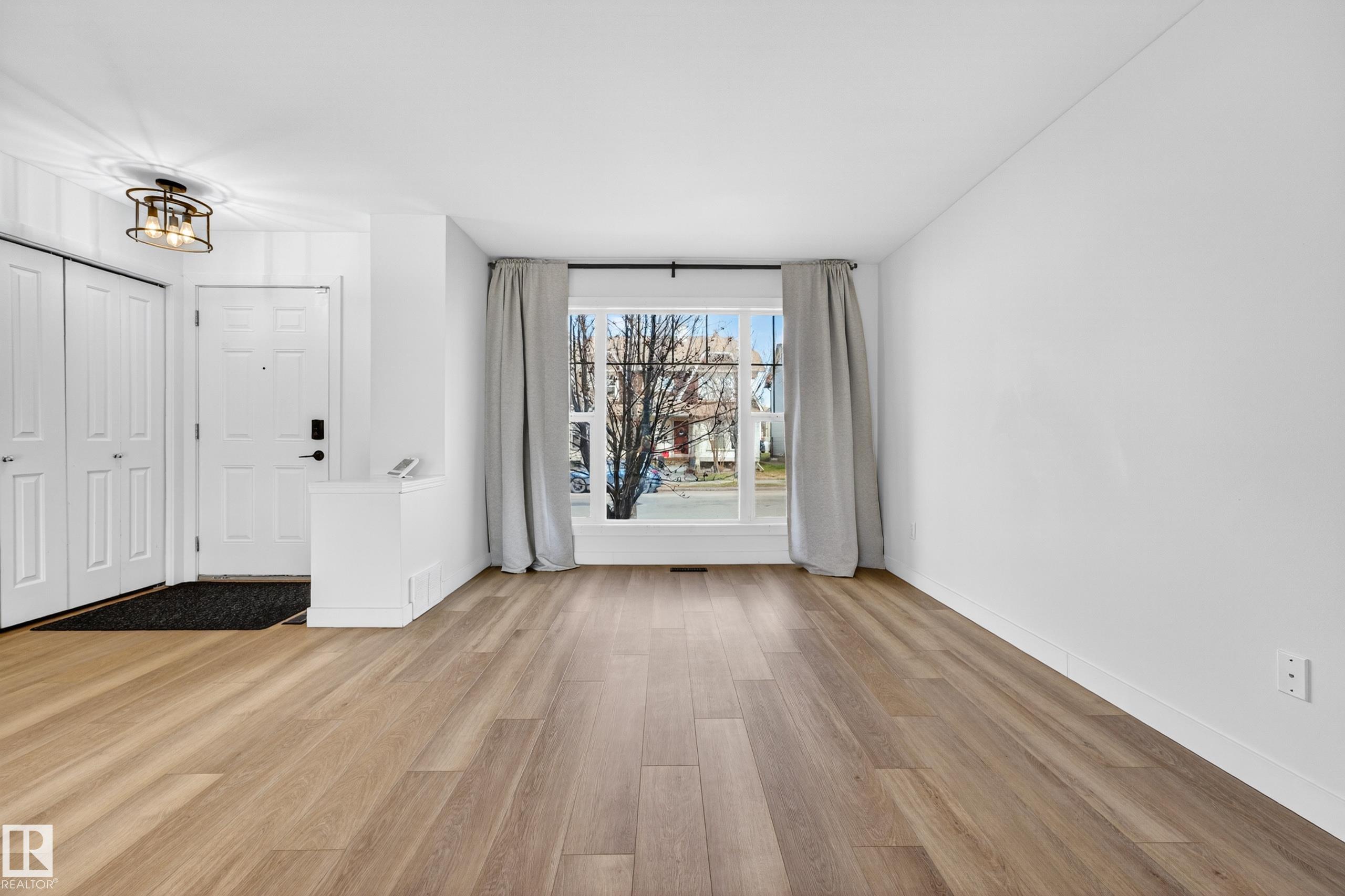 Photo 7 at 5915 South Terwillegar Boulevard NW, South Terwillegar, Edmonton