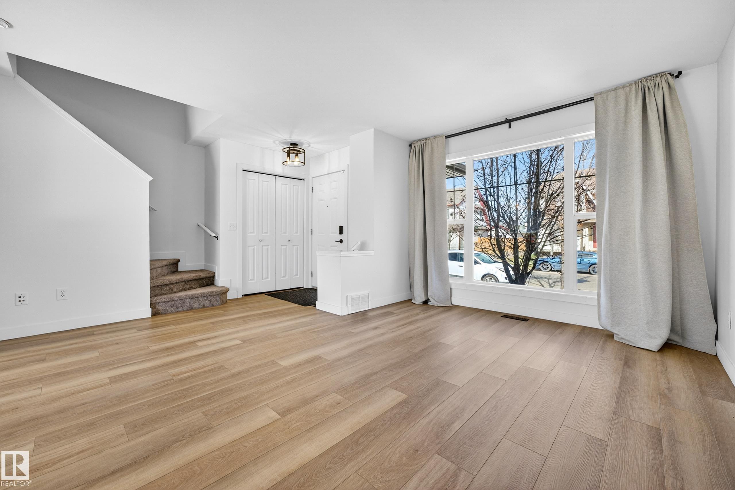 Photo 8 at 5915 South Terwillegar Boulevard NW, South Terwillegar, Edmonton
