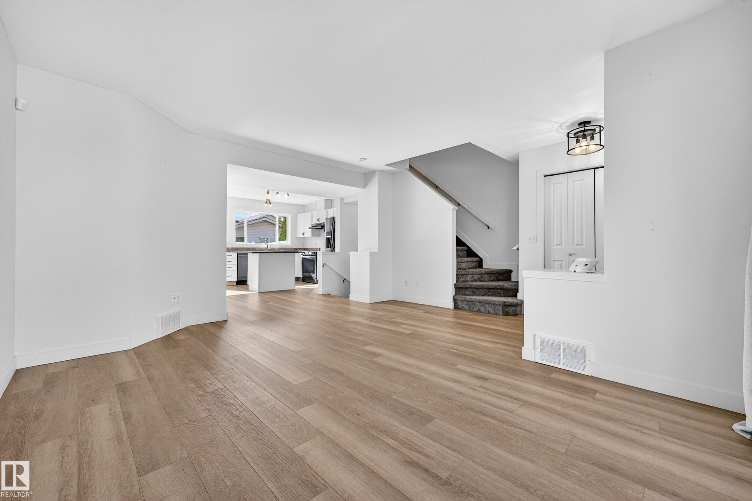 Photo 9 at 5915 South Terwillegar Boulevard NW, South Terwillegar, Edmonton
