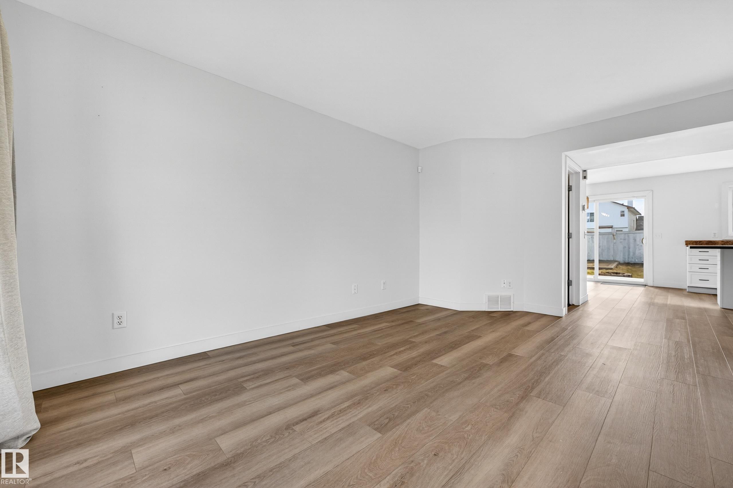 Photo 10 at 5915 South Terwillegar Boulevard NW, South Terwillegar, Edmonton