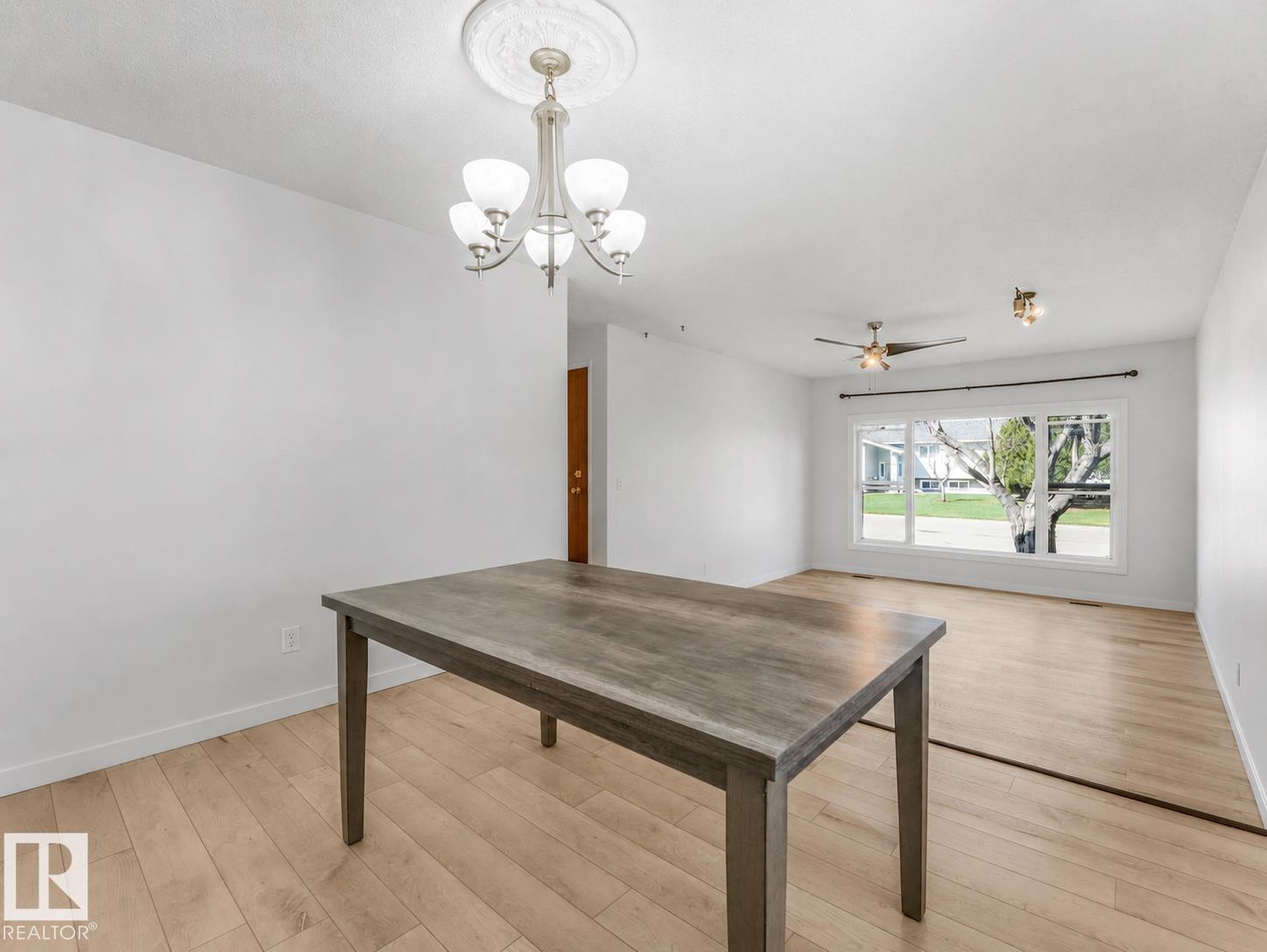 https://zimg.paragon.ice.com/ParagonImages/Property/PM/RAE/225399226/10/0/0/e20849025d60f857a2ccda187c16f783/1/7e9bd31a09d3377cc625da127864e313/225399226-efacf0d0-536c-42c8-843b-ccf2da5d4657.JPG