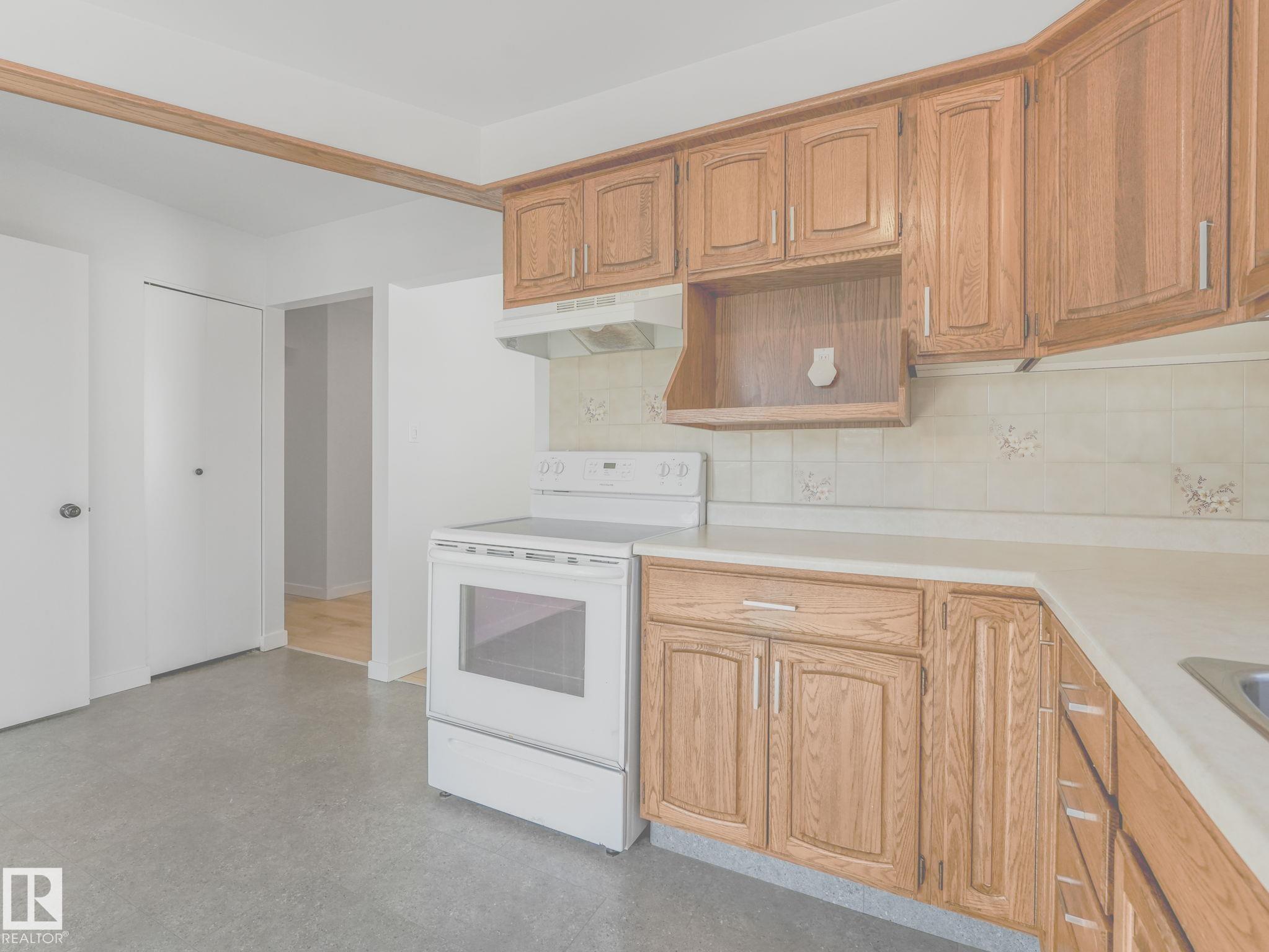 https://zimg.paragon.ice.com/ParagonImages/Property/PM/RAE/225399226/12/0/0/e18ca157ca25a4797b715c7d88ef51f9/1/7e9bd31a09d3377cc625da127864e313/225399226-b095b7b5-c62c-489a-bfe5-f4a8b9b9b4b1.JPG