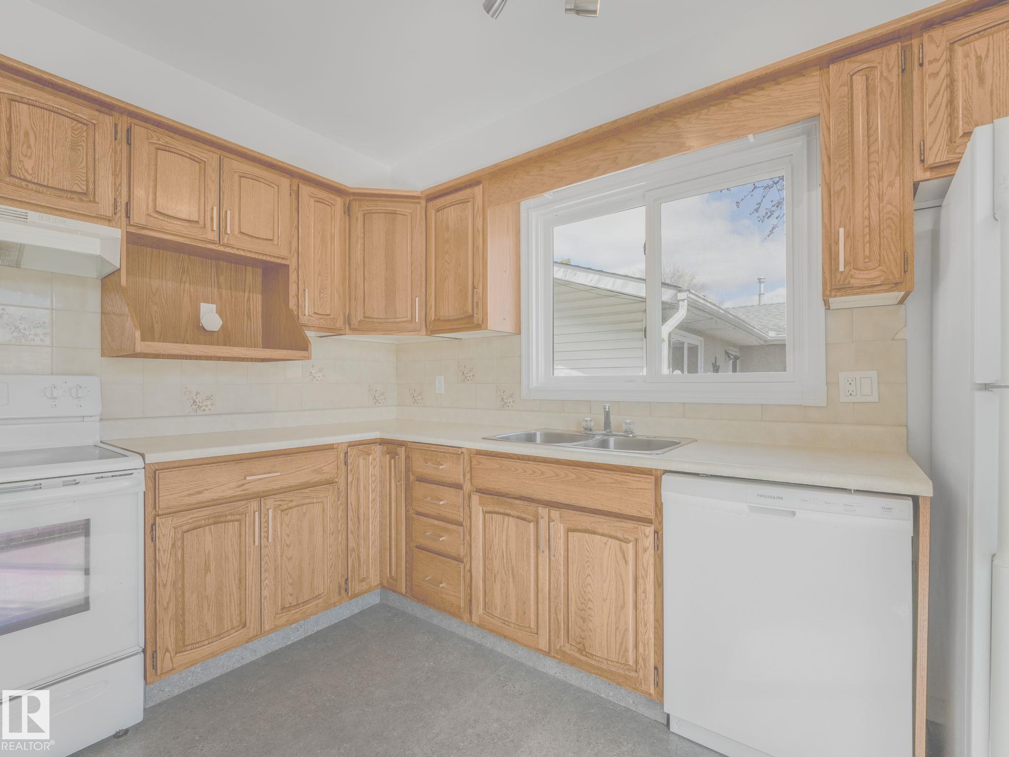https://zimg.paragon.ice.com/ParagonImages/Property/PM/RAE/225399226/13/0/0/ebe921bb657d7b52773d149952b4efa9/1/7e9bd31a09d3377cc625da127864e313/225399226-25361b86-71c0-4268-816c-c6e43c501742.JPG