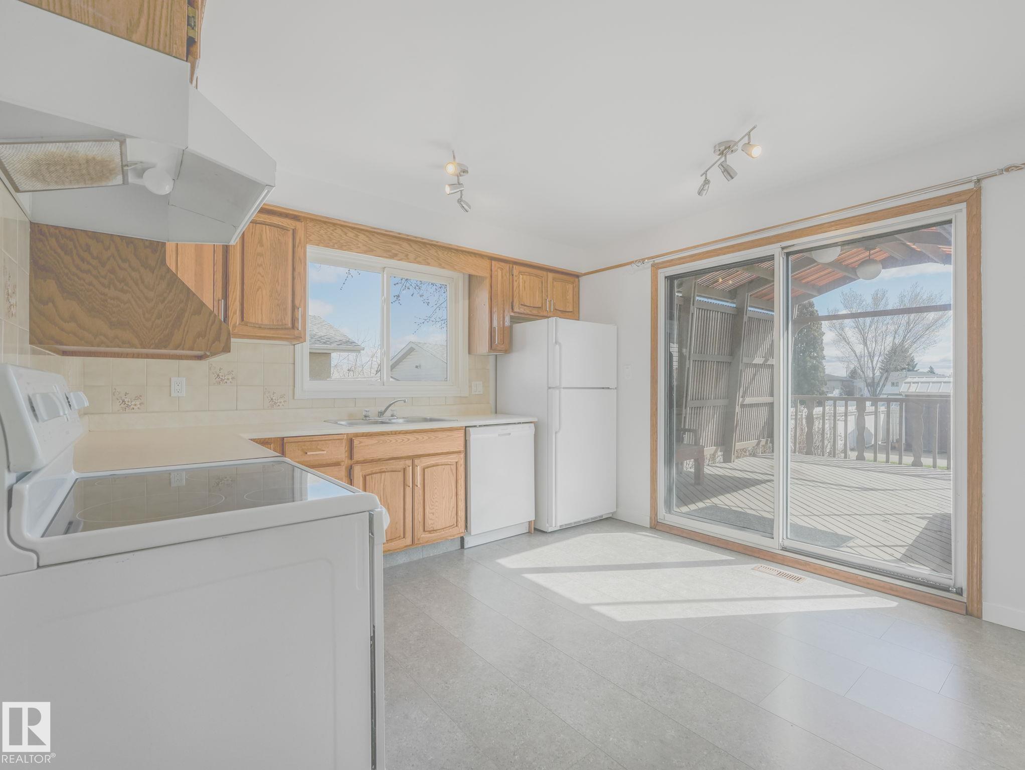 https://zimg.paragon.ice.com/ParagonImages/Property/PM/RAE/225399226/15/0/0/366c24e1b732727e1a93e13f5daed122/1/7e9bd31a09d3377cc625da127864e313/225399226-aa195a75-6524-4d55-a6c1-1f180d40b9ad.JPG