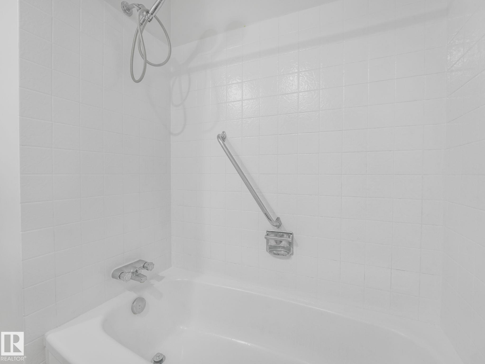 https://zimg.paragon.ice.com/ParagonImages/Property/PM/RAE/225399226/26/0/0/a7b53dc39c5dbdb38eddeace09317bcb/1/7e9bd31a09d3377cc625da127864e313/225399226-0a5e4346-3d00-4ce1-afc2-7aca9b39ed6e.JPG