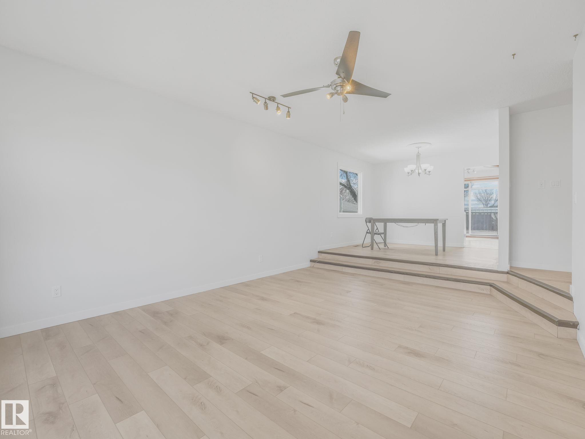 https://zimg.paragon.ice.com/ParagonImages/Property/PM/RAE/225399226/8/0/0/5e73baa2bedfcd403492f6135ee2c07e/1/7e9bd31a09d3377cc625da127864e313/225399226-a9aa3377-e9a4-4cad-b3d0-f8540e0078d5.JPG