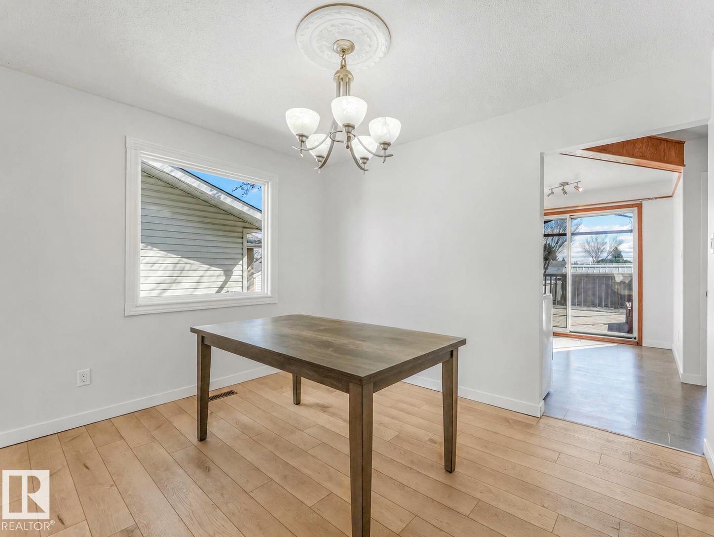 https://zimg.paragon.ice.com/ParagonImages/Property/PM/RAE/225399226/9/0/0/171283d0282c46229cdd12fab41d390d/1/7e9bd31a09d3377cc625da127864e313/225399226-a883c312-6077-49ac-83bc-8bec83f3159d.JPG