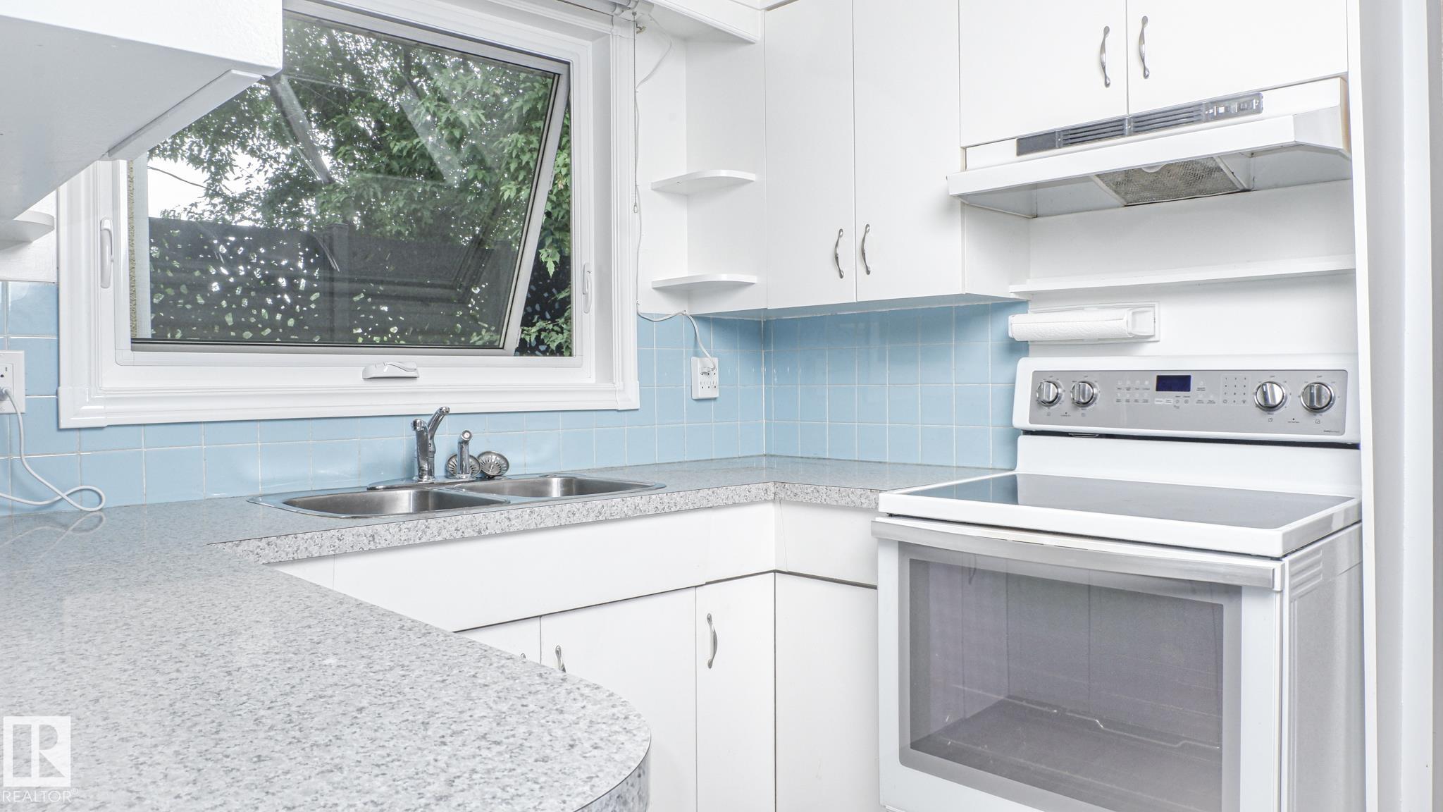 https://zimg.paragon.ice.com/ParagonImages/Property/PM/RAE/225399238/12/0/0/f4c4fe7777d8351cfdce41a295a95f17/1/c7aabf95f01cf75c6bf430eec53920ff/225399238-ac810455-0ce6-4dff-8193-6050cf9457a7.JPG