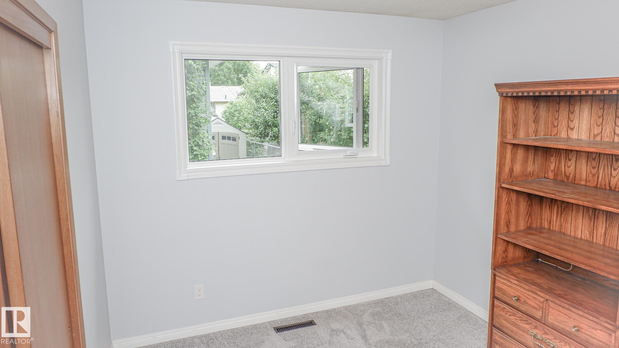 https://zimg.paragon.ice.com/ParagonImages/Property/PM/RAE/225399238/14/0/0/3c5a73419a59c76cf8ce23814d561921/1/c7aabf95f01cf75c6bf430eec53920ff/225399238-ac9edc38-22c4-4b33-9758-3775f5a34ca9.JPG