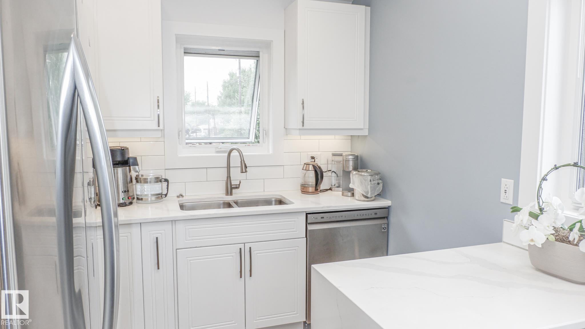 https://zimg.paragon.ice.com/ParagonImages/Property/PM/RAE/225399238/50/0/0/9ab6a08beb2fc050da43a401841d949a/1/c7aabf95f01cf75c6bf430eec53920ff/225399238-80bd60ba-ba8b-4253-b651-ed4932d87c2e.JPG