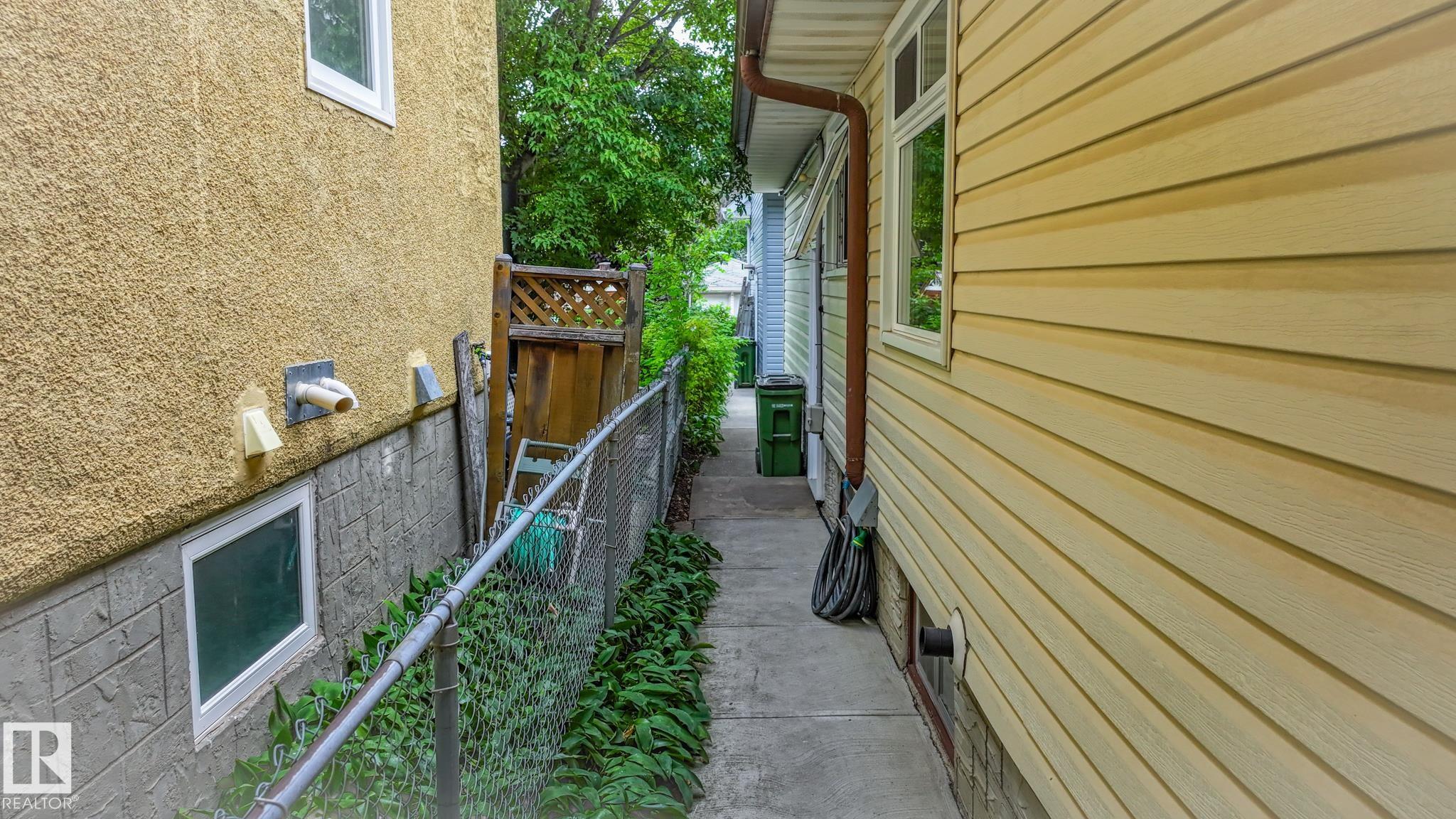 https://zimg.paragon.ice.com/ParagonImages/Property/PM/RAE/225399238/57/0/0/79faf4fe4baacf3d7e5a26cf167b3e9c/1/c7aabf95f01cf75c6bf430eec53920ff/225399238-e063bca9-3214-418e-8dff-acfb7a29666f.JPG