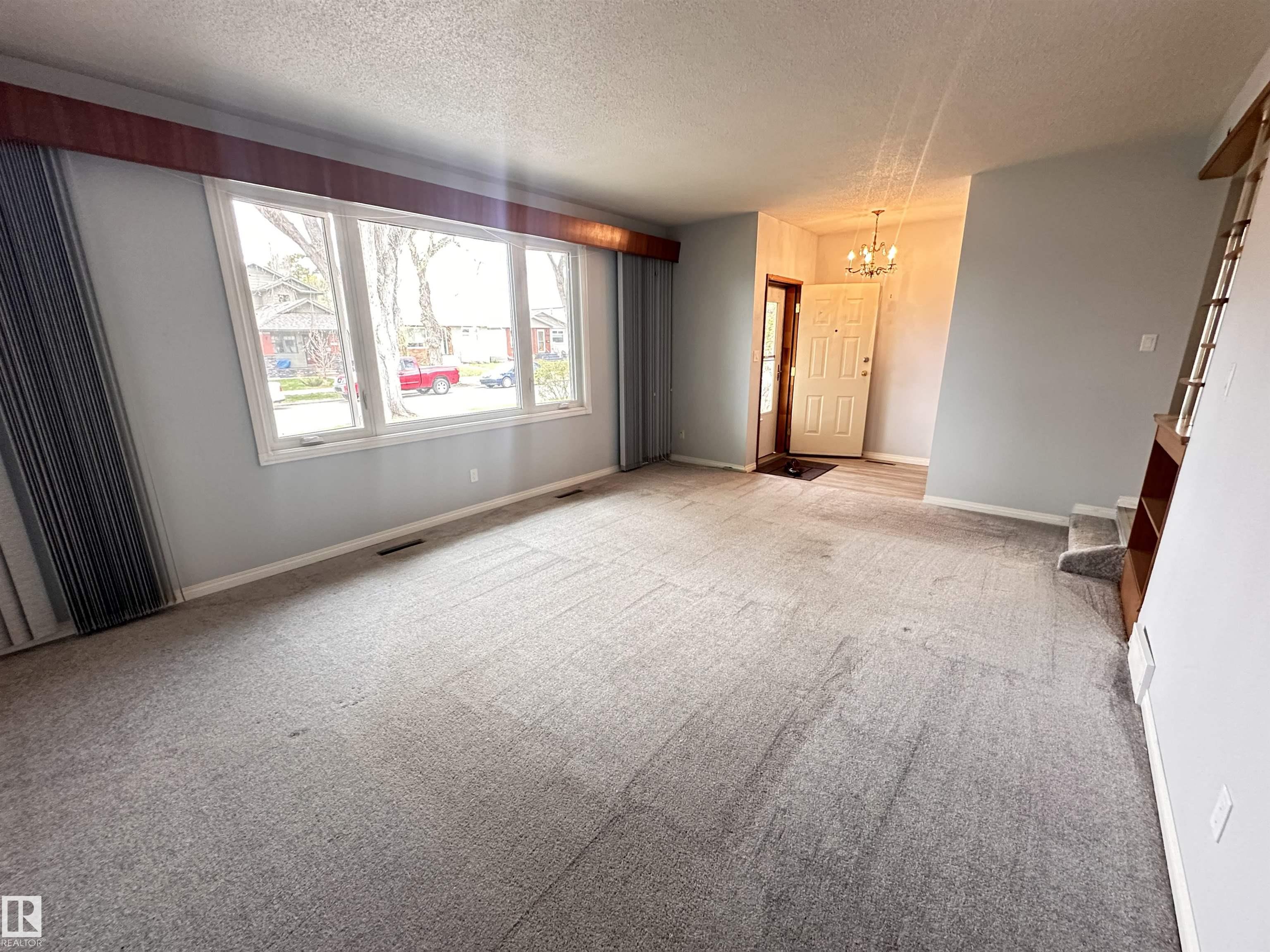 https://zimg.paragon.ice.com/ParagonImages/Property/PM/RAE/225399238/6/0/0/f3f6c17a9c18b4a213198f29914425dd/1/c7aabf95f01cf75c6bf430eec53920ff/225399238-a550ebf0-23ba-49ec-b8f4-854d1ab3d9af.JPG