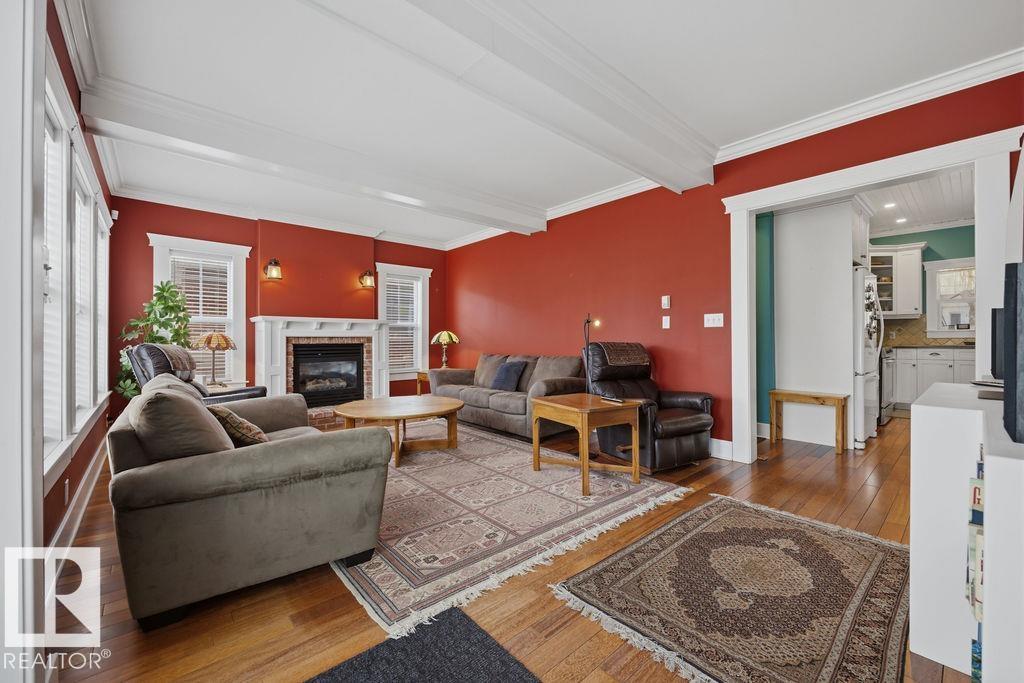 https://zimg.paragon.ice.com/ParagonImages/Property/PM/RAE/225399239/11/0/0/24514cfc4bc2e54d6f292067fd27140e/1/3d800af94bdd0b9f05b0cd18c8ab83ed/225399239-a7b37784-7b20-4ada-9585-037072fa257b.JPG