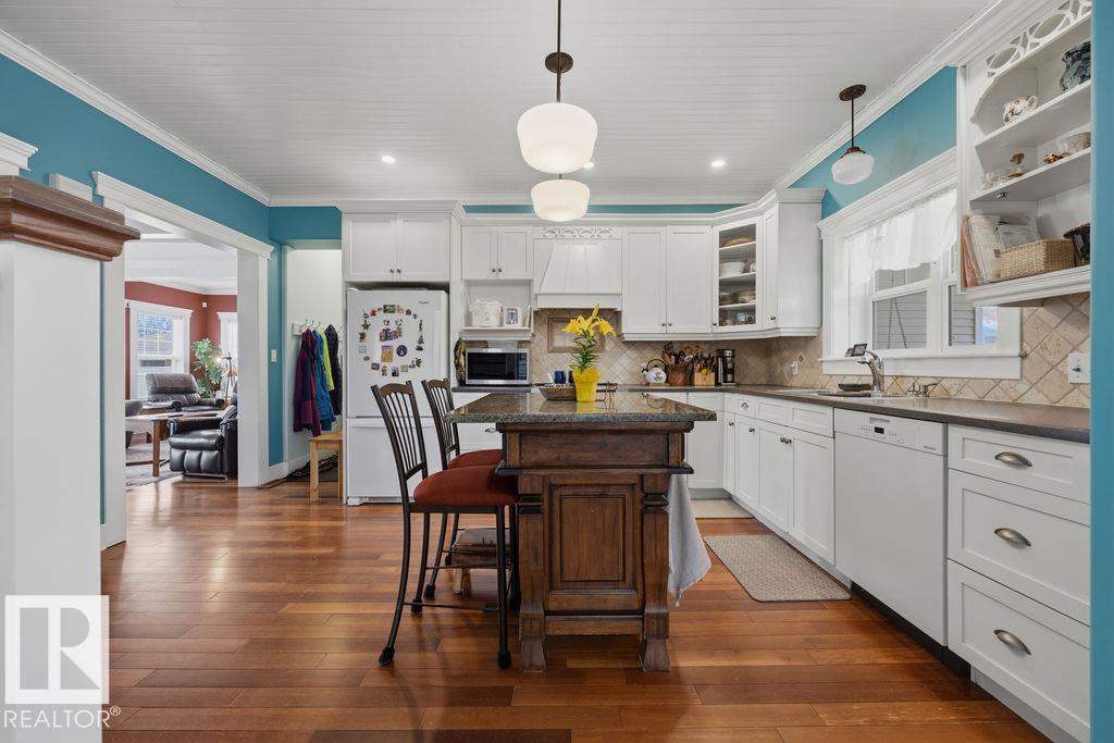 https://zimg.paragon.ice.com/ParagonImages/Property/PM/RAE/225399239/5/0/0/eaba771fd8d3af6f6e941daa42a7381d/1/3d800af94bdd0b9f05b0cd18c8ab83ed/225399239-8ee17b08-5acb-4aa7-ac0e-9bef1703aaf3.JPG