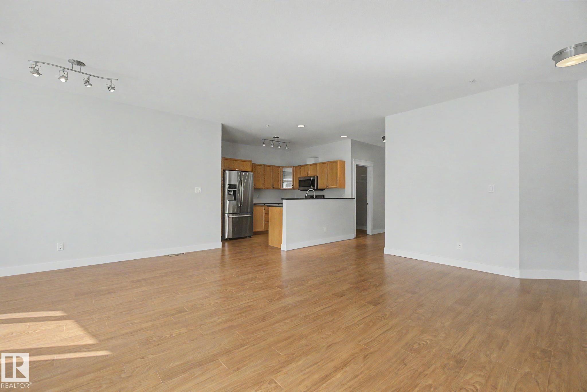 https://zimg.paragon.ice.com/ParagonImages/Property/PM/RAE/225399248/10/0/0/7c6c05b64c018861ffc0a5b0378a1c33/1/e2705525b6447b5a25da69c78dd1e474/225399248-7308ff94-8ee1-4d65-939c-f41db7a3a26c.JPG