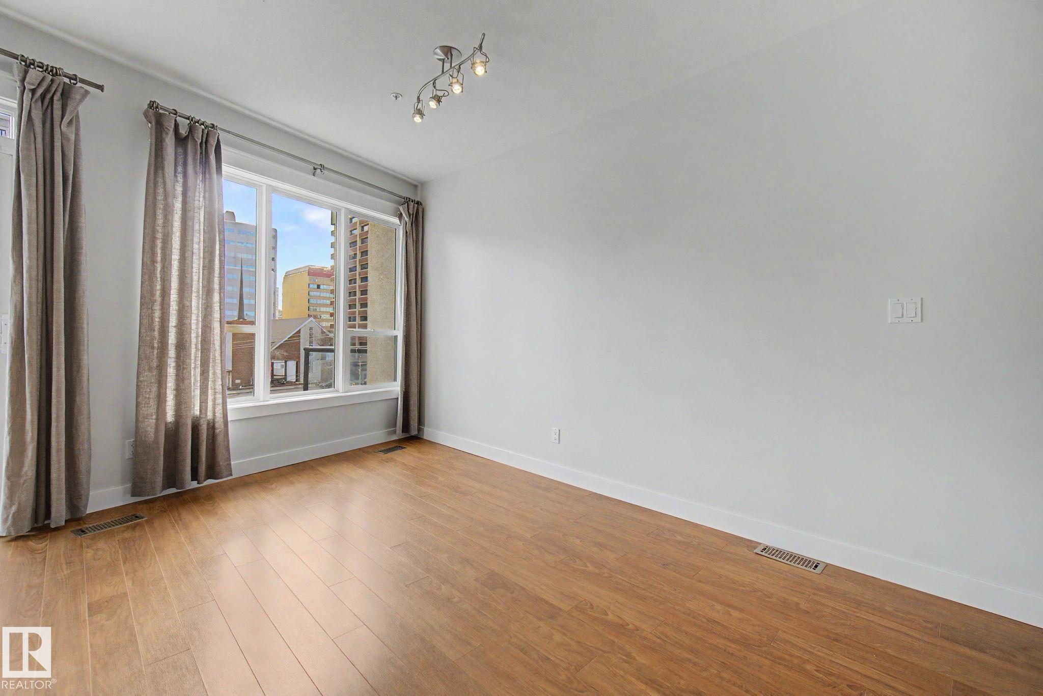 https://zimg.paragon.ice.com/ParagonImages/Property/PM/RAE/225399248/11/0/0/e665de49ac975247e65986495f7e8bfe/1/e2705525b6447b5a25da69c78dd1e474/225399248-679d9d42-5746-46dd-ba9b-179feb678dc8.JPG