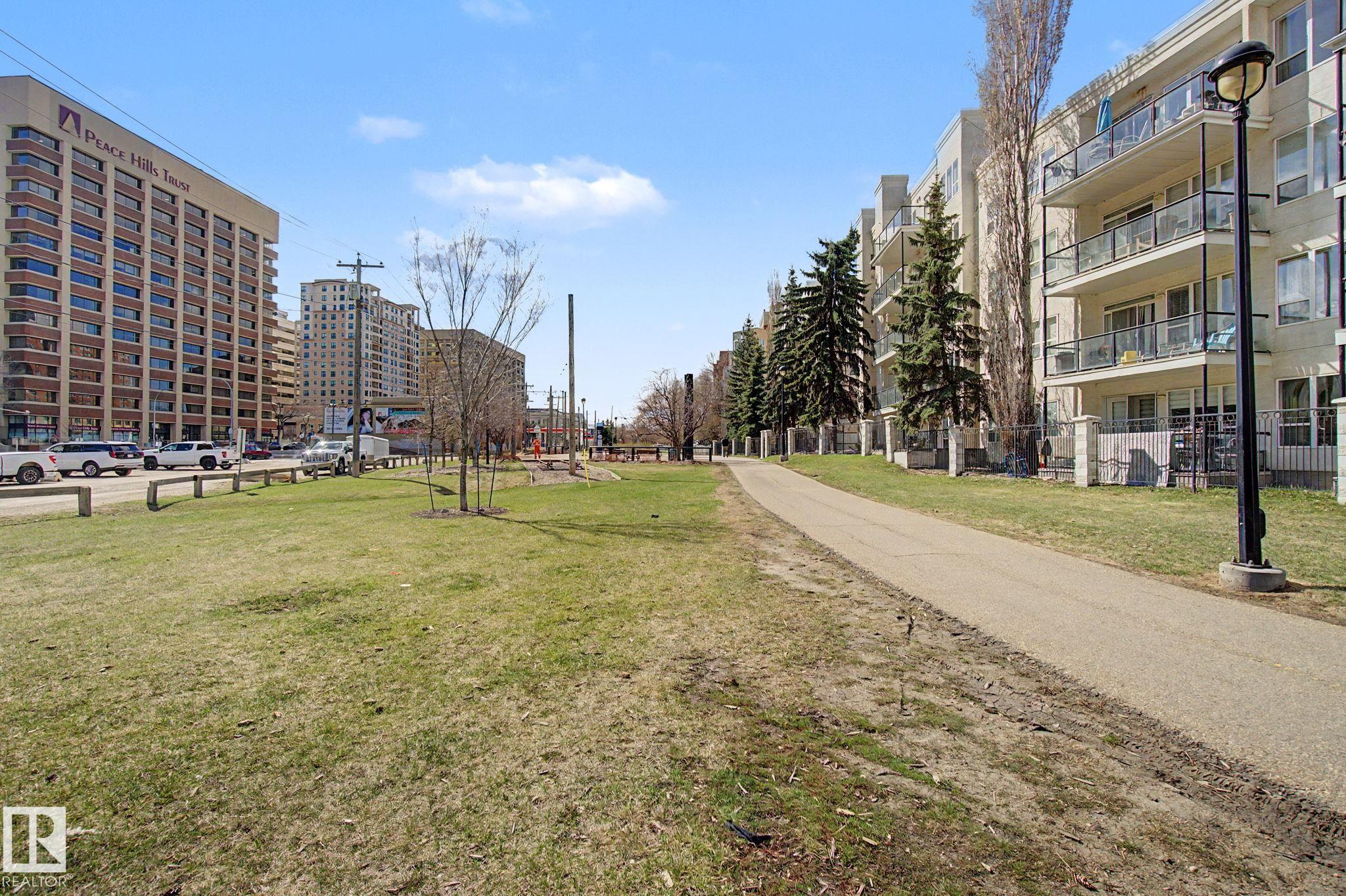 https://zimg.paragon.ice.com/ParagonImages/Property/PM/RAE/225399248/37/0/0/e4b5634ee920f41f62409a9953f2345f/1/e2705525b6447b5a25da69c78dd1e474/225399248-f31ed033-f57c-43e5-8105-1114177bd5f6.JPG