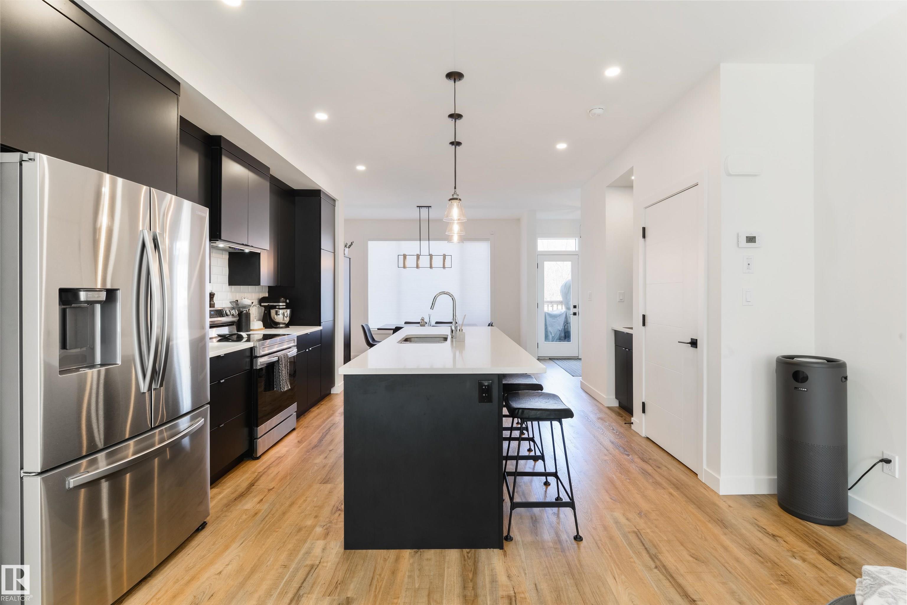 https://zimg.paragon.ice.com/ParagonImages/Property/PM/RAE/225399250/10/0/0/19b76026d5ef142e3224903a27cb6840/1/4fa735e5080b9969a3b7d07e1c928dce/225399250-39ef0ae1-8918-4225-b212-9a41793721a7.JPG