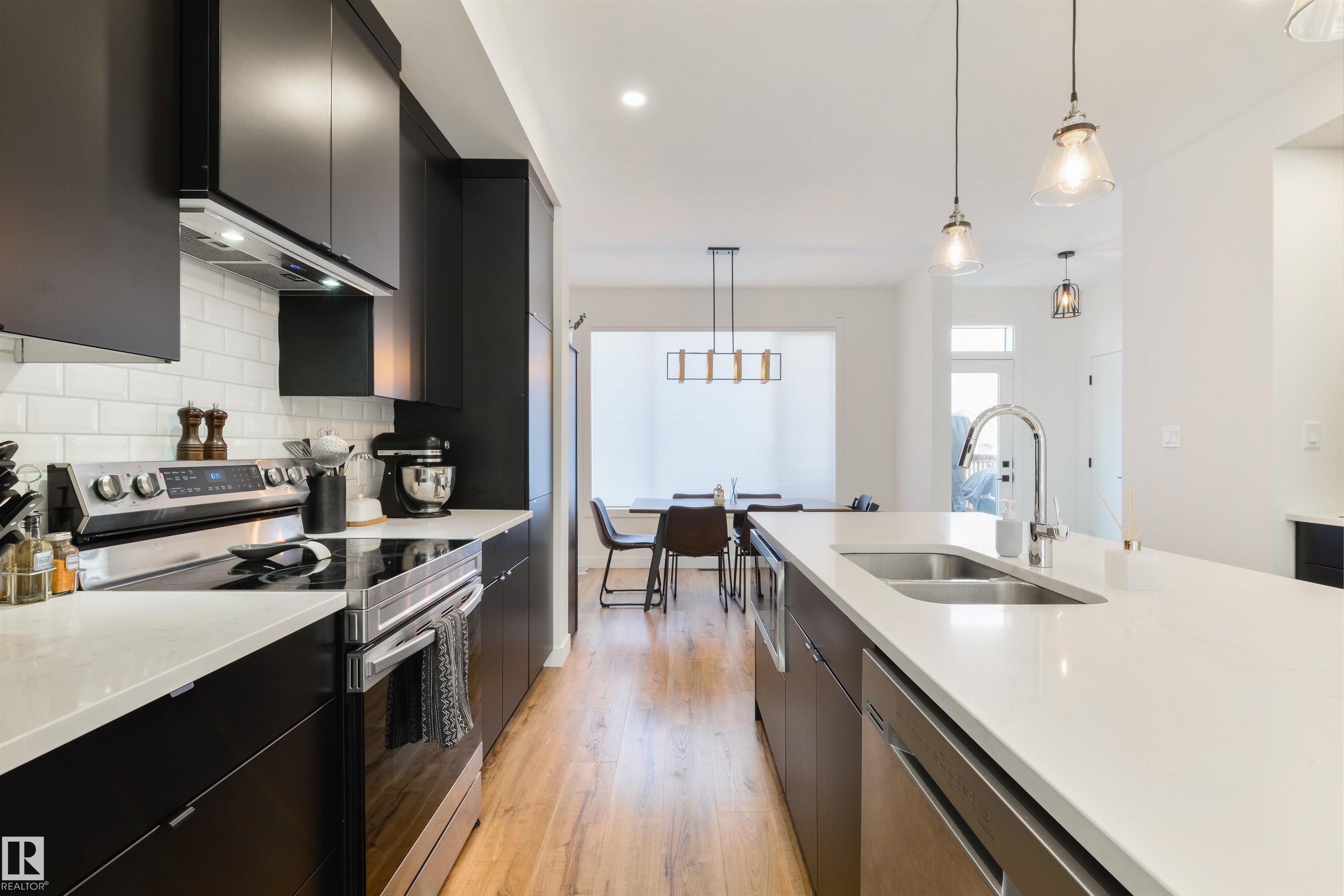 https://zimg.paragon.ice.com/ParagonImages/Property/PM/RAE/225399250/11/0/0/b887e72279270acc0f7bc9387b7603b5/1/4fa735e5080b9969a3b7d07e1c928dce/225399250-2e767966-39ca-4b73-a457-0b7d8dae3d29.JPG