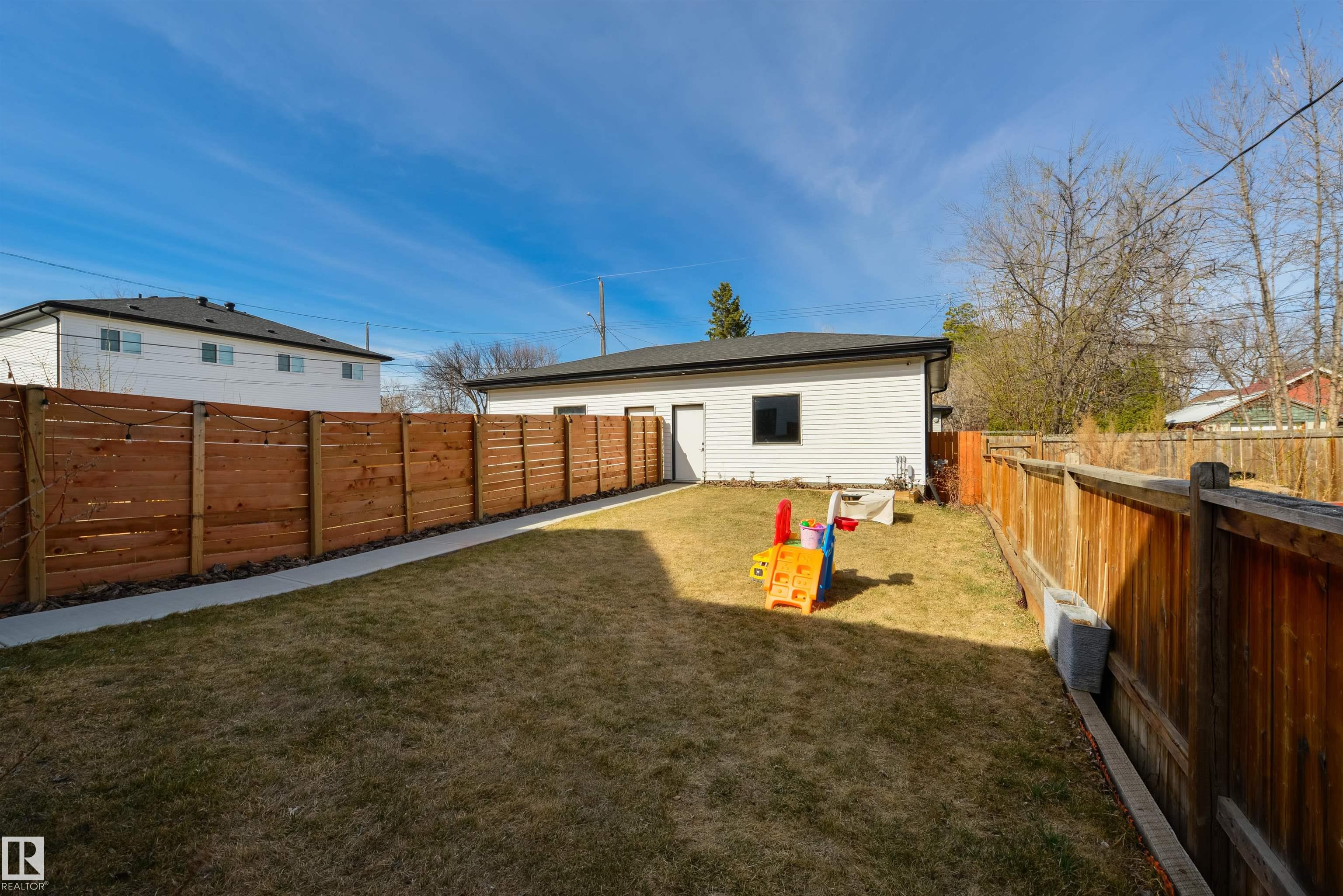 https://zimg.paragon.ice.com/ParagonImages/Property/PM/RAE/225399250/35/0/0/aae572b1a368f9693331cbd457392b36/1/4fa735e5080b9969a3b7d07e1c928dce/225399250-2bda4777-cf15-4677-bbbf-a640f0315174.JPG