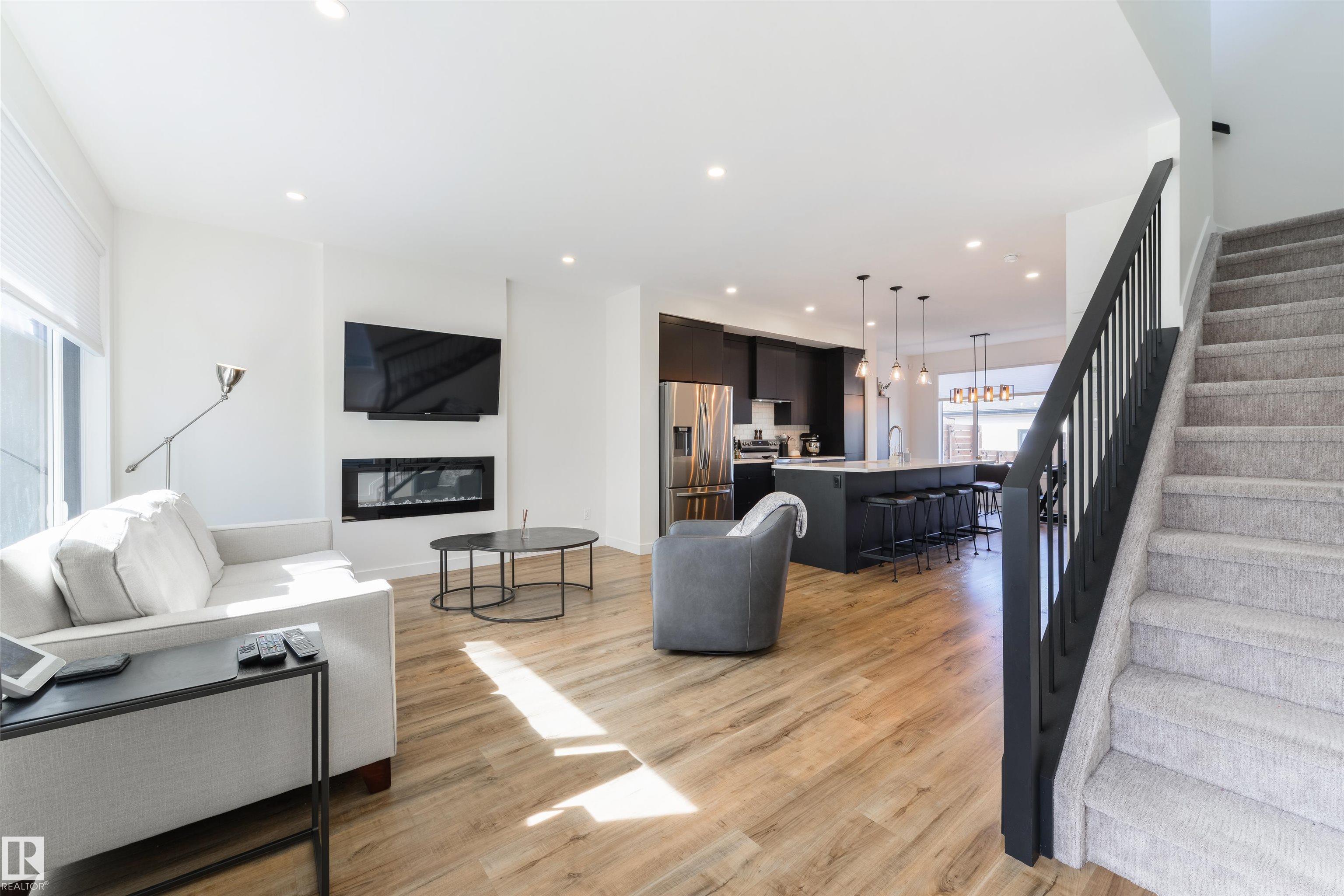 https://zimg.paragon.ice.com/ParagonImages/Property/PM/RAE/225399250/6/0/0/4f80042ee75e9a7ee16c31e495fc4053/1/4fa735e5080b9969a3b7d07e1c928dce/225399250-1ed9f765-e7a0-4fe0-9bde-58f7430ad46b.JPG
