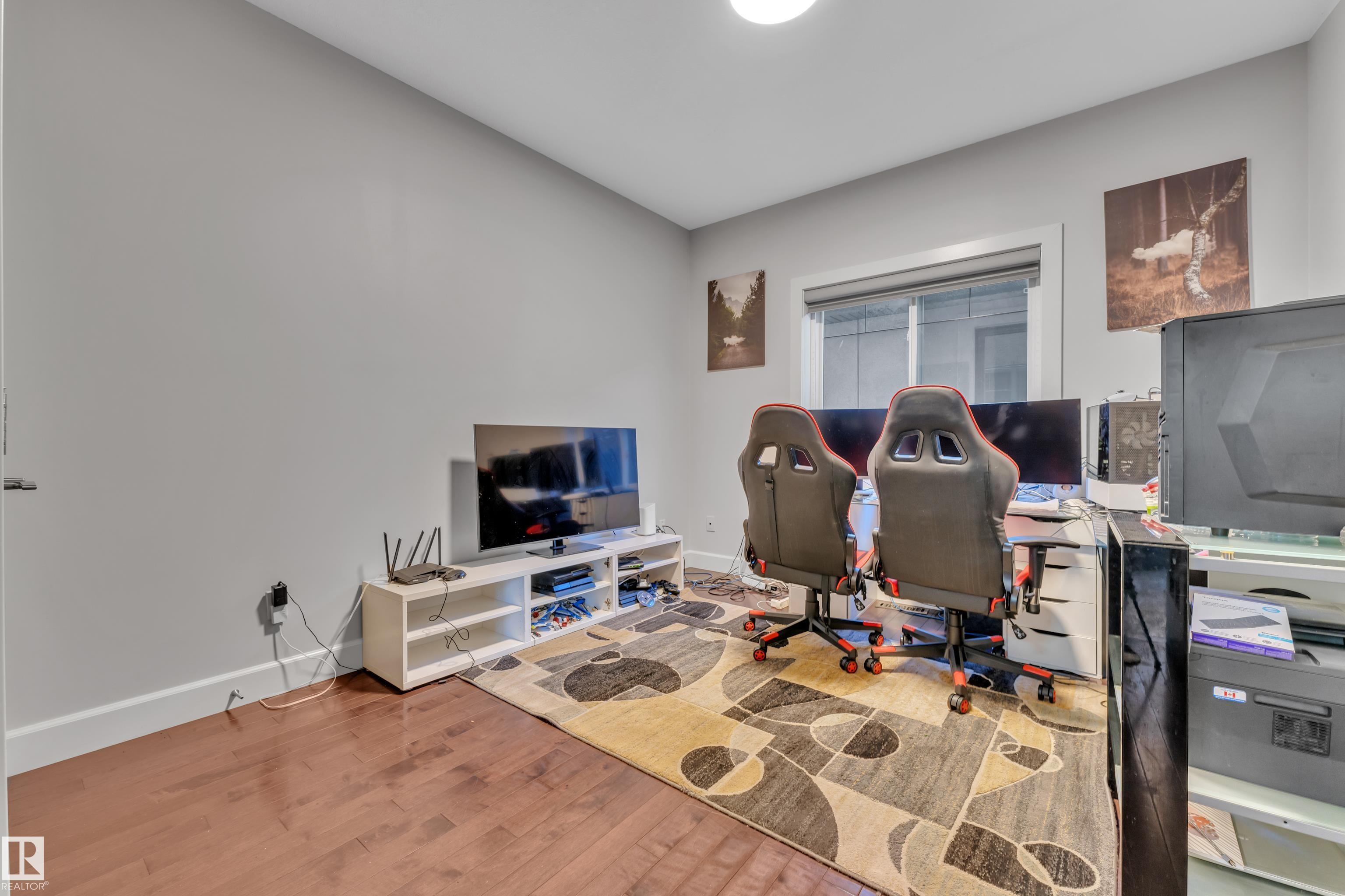 https://zimg.paragon.ice.com/ParagonImages/Property/PM/RAE/225399260/11/0/0/fc4d5d141eefcfed35f84c81b0011c6d/1/78617db120918e7151613aa1fa0adb0a/225399260-d550baa0-869a-4db9-8ae9-4246024979bb.JPG