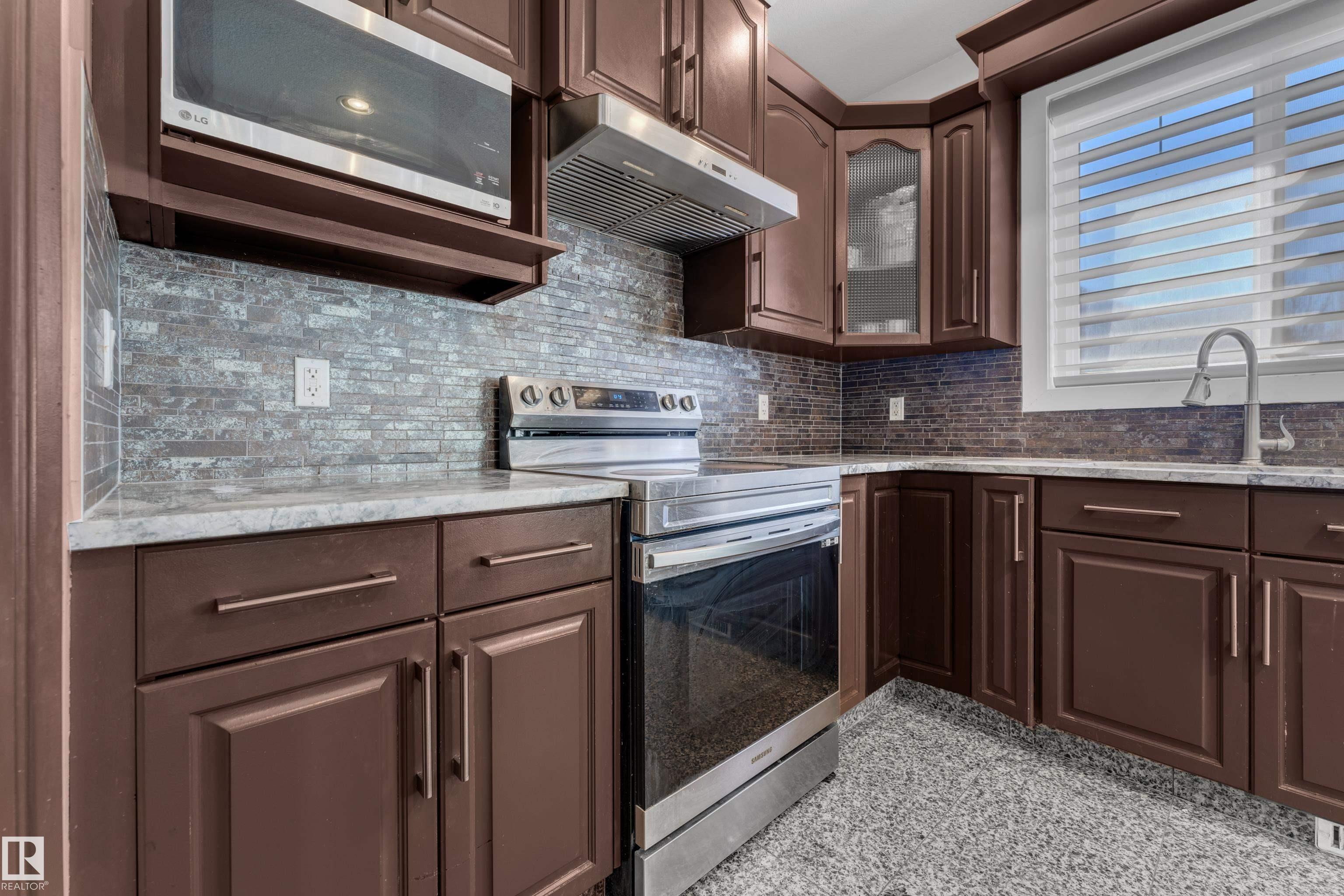 https://zimg.paragon.ice.com/ParagonImages/Property/PM/RAE/225399260/23/0/0/503c19969faa9db6ca0ef5059ece86a9/1/78617db120918e7151613aa1fa0adb0a/225399260-eeffc5d9-4d3a-4b14-a9a4-75a5972cc9f0.JPG