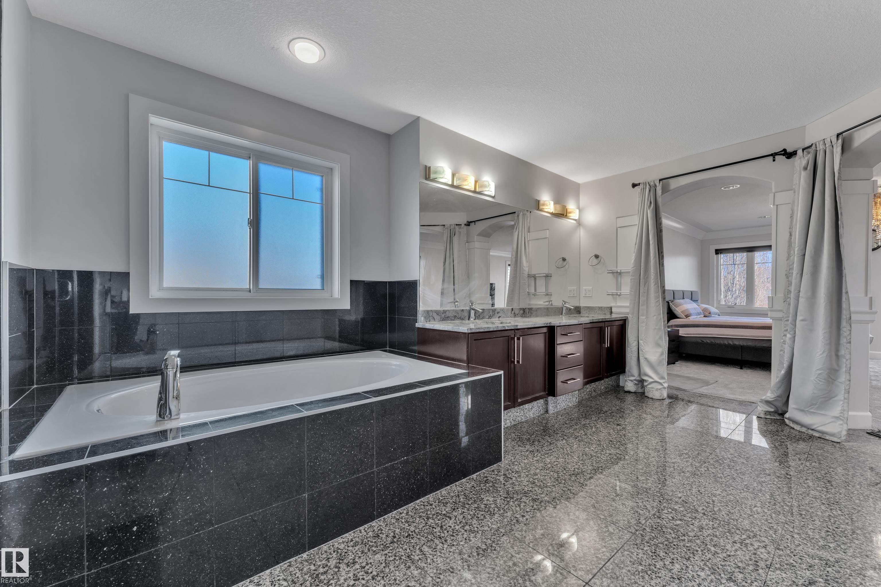 https://zimg.paragon.ice.com/ParagonImages/Property/PM/RAE/225399260/33/0/0/06aa48106c4d2aa55829db36d66f0a9b/1/78617db120918e7151613aa1fa0adb0a/225399260-76e6300e-39ad-40a0-860e-a93ca3993da3.JPG